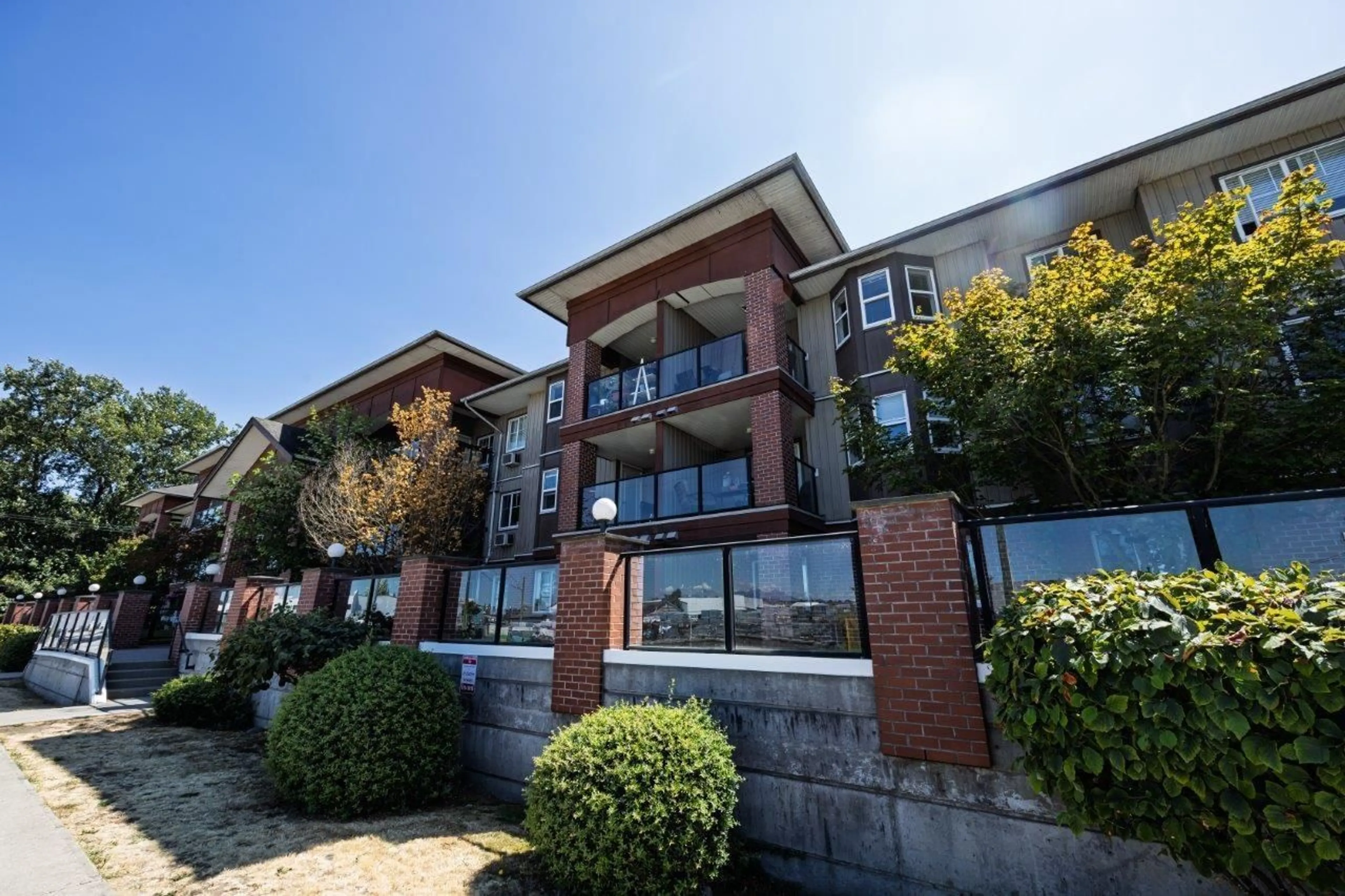 A pic from outside/outdoor area/front of a property/back of a property/a pic from drone, building for 202 - 19774 56, Langley British Columbia V3A3X6