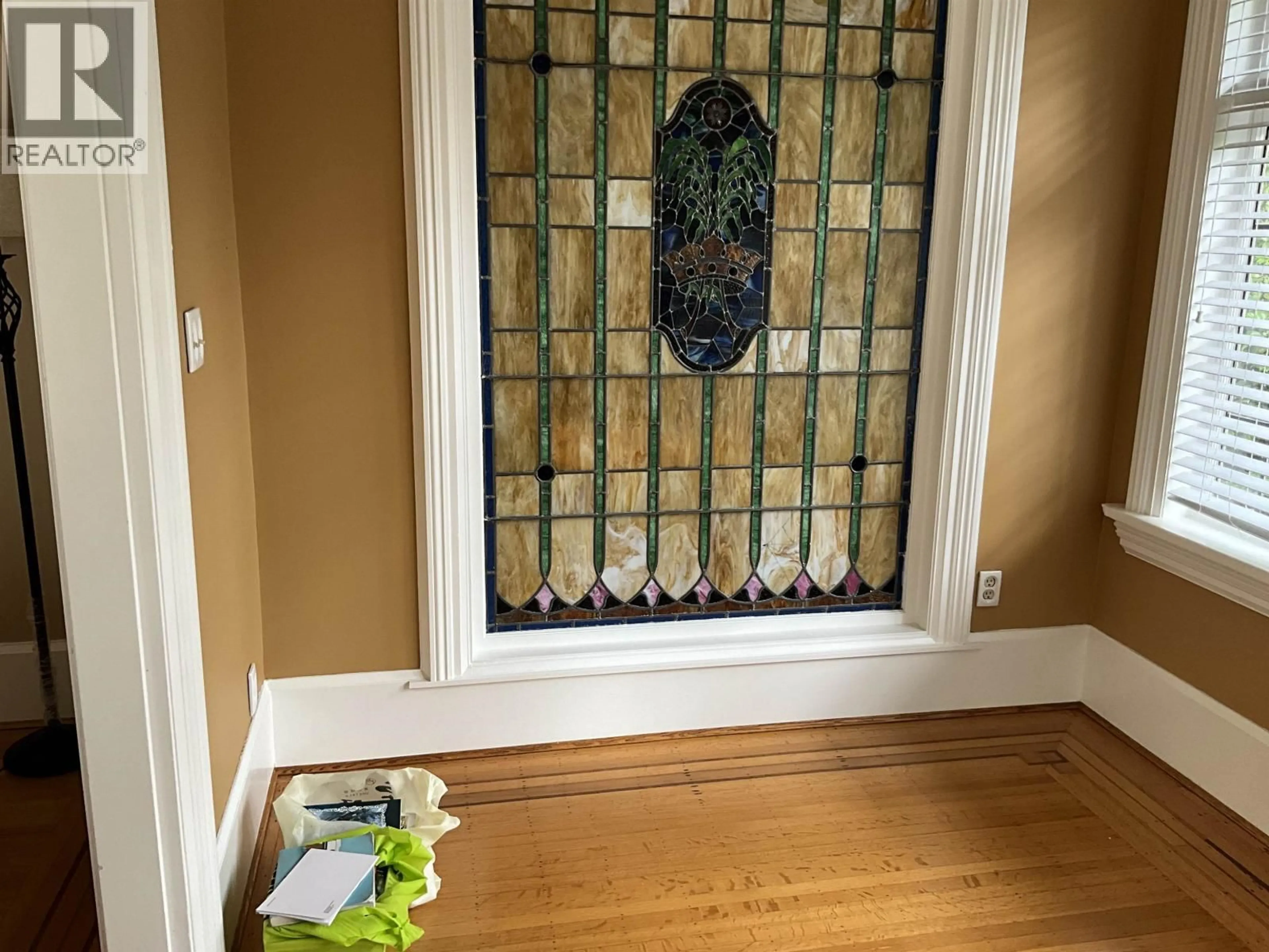 Indoor entryway for 1667 40TH AVENUE, Vancouver British Columbia V6M1W1