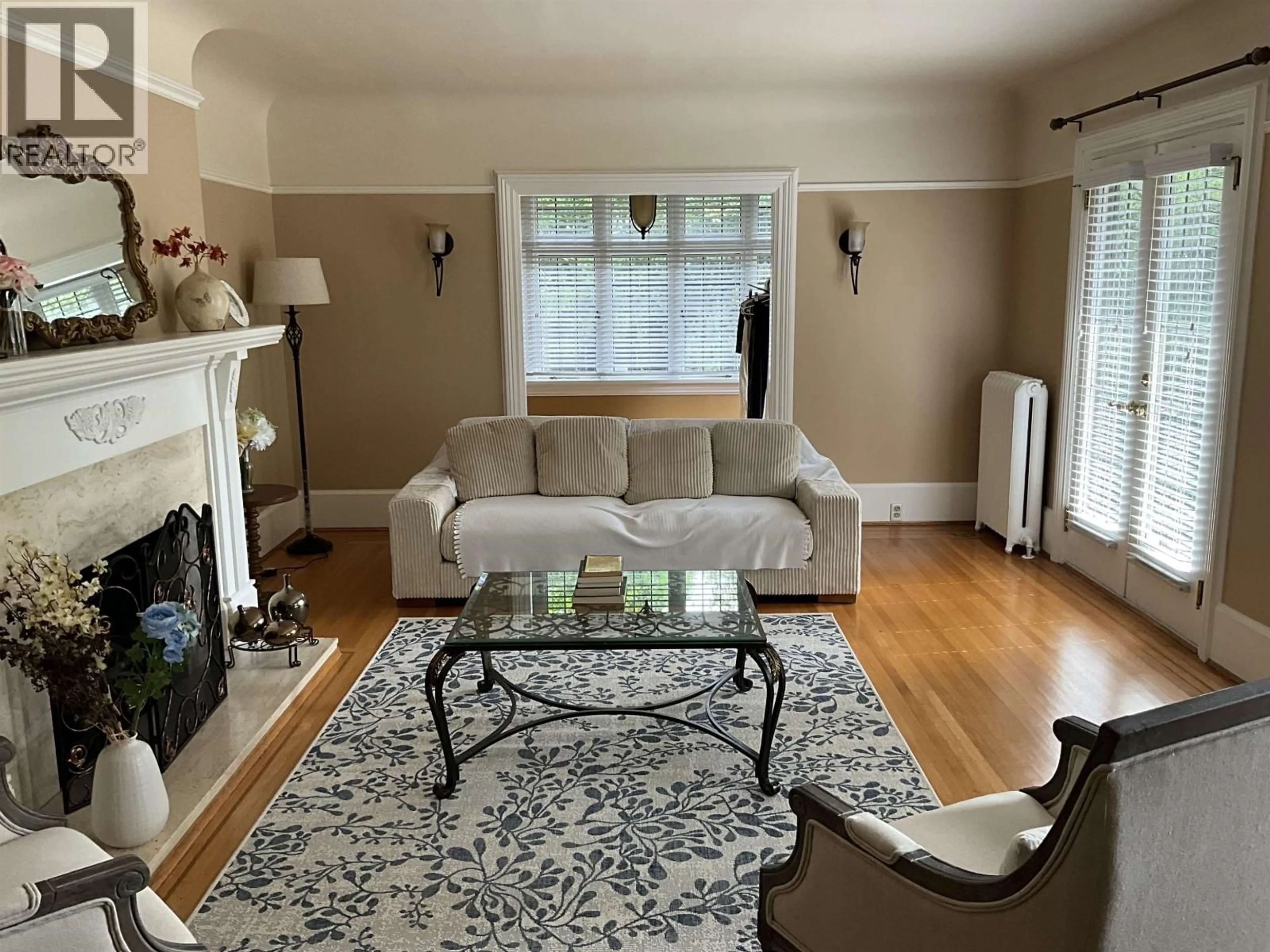 Living room with furniture, wood/laminate floor for 1667 40TH AVENUE, Vancouver British Columbia V6M1W1
