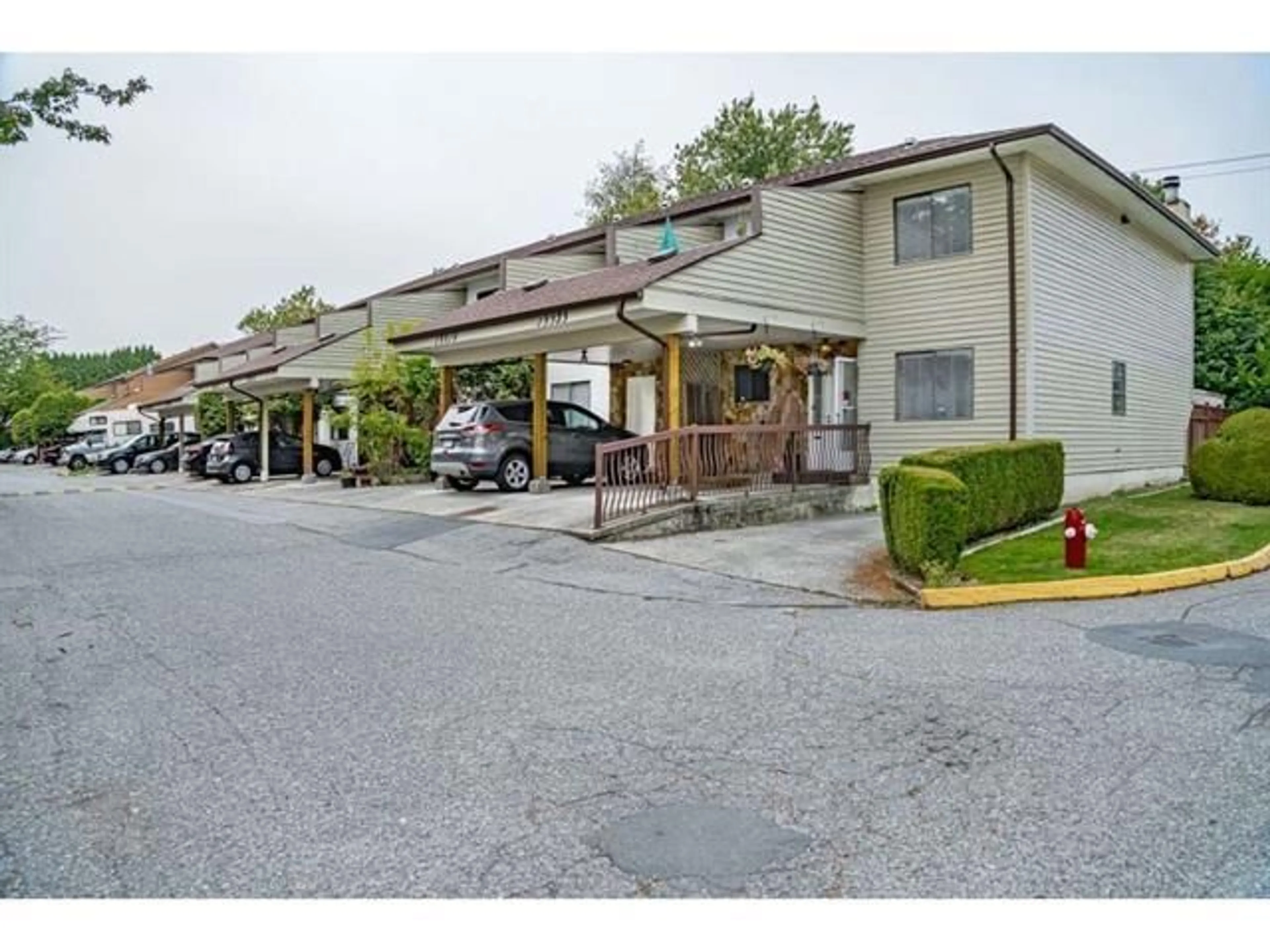 Patio, mountain view for 13323 71B, Surrey British Columbia V3W7Z5