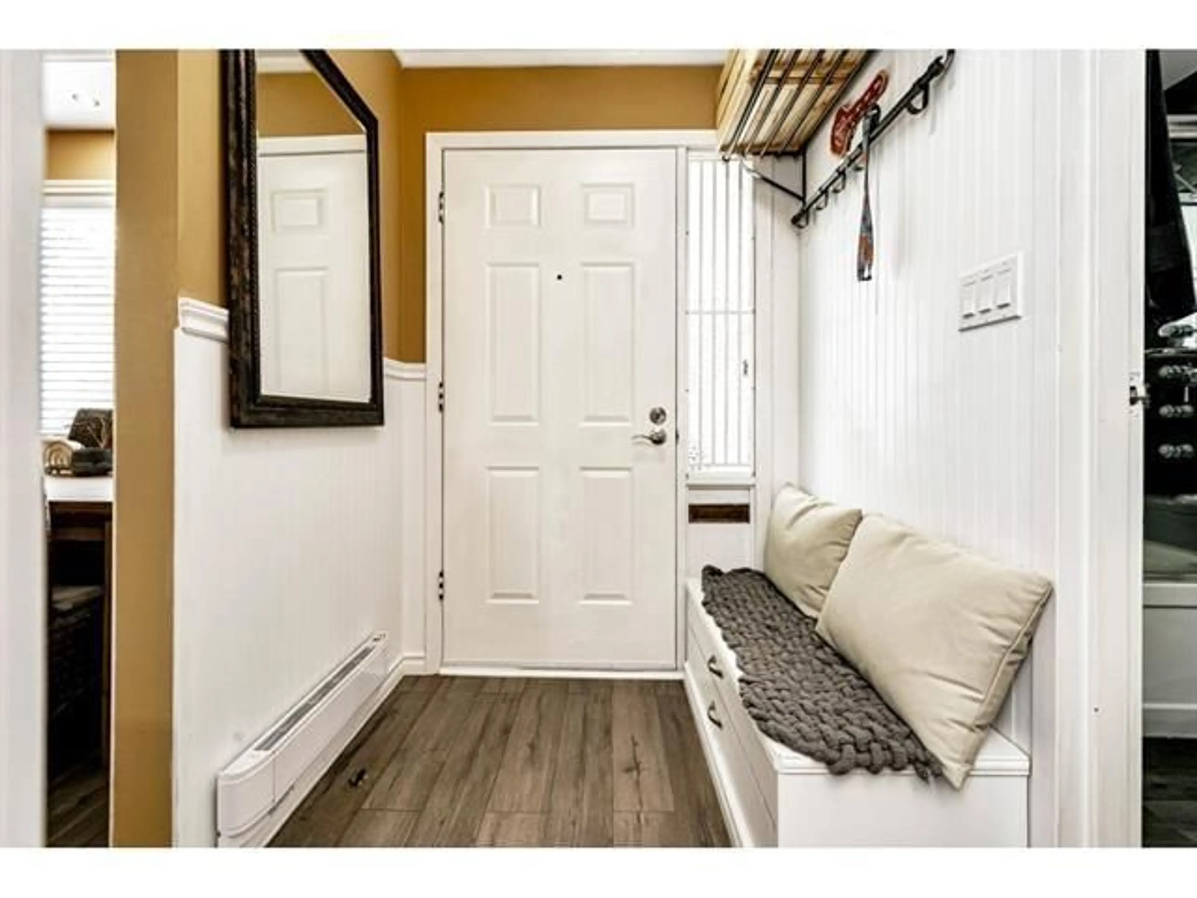 Indoor entryway for 13323 71B, Surrey British Columbia V3W7Z5