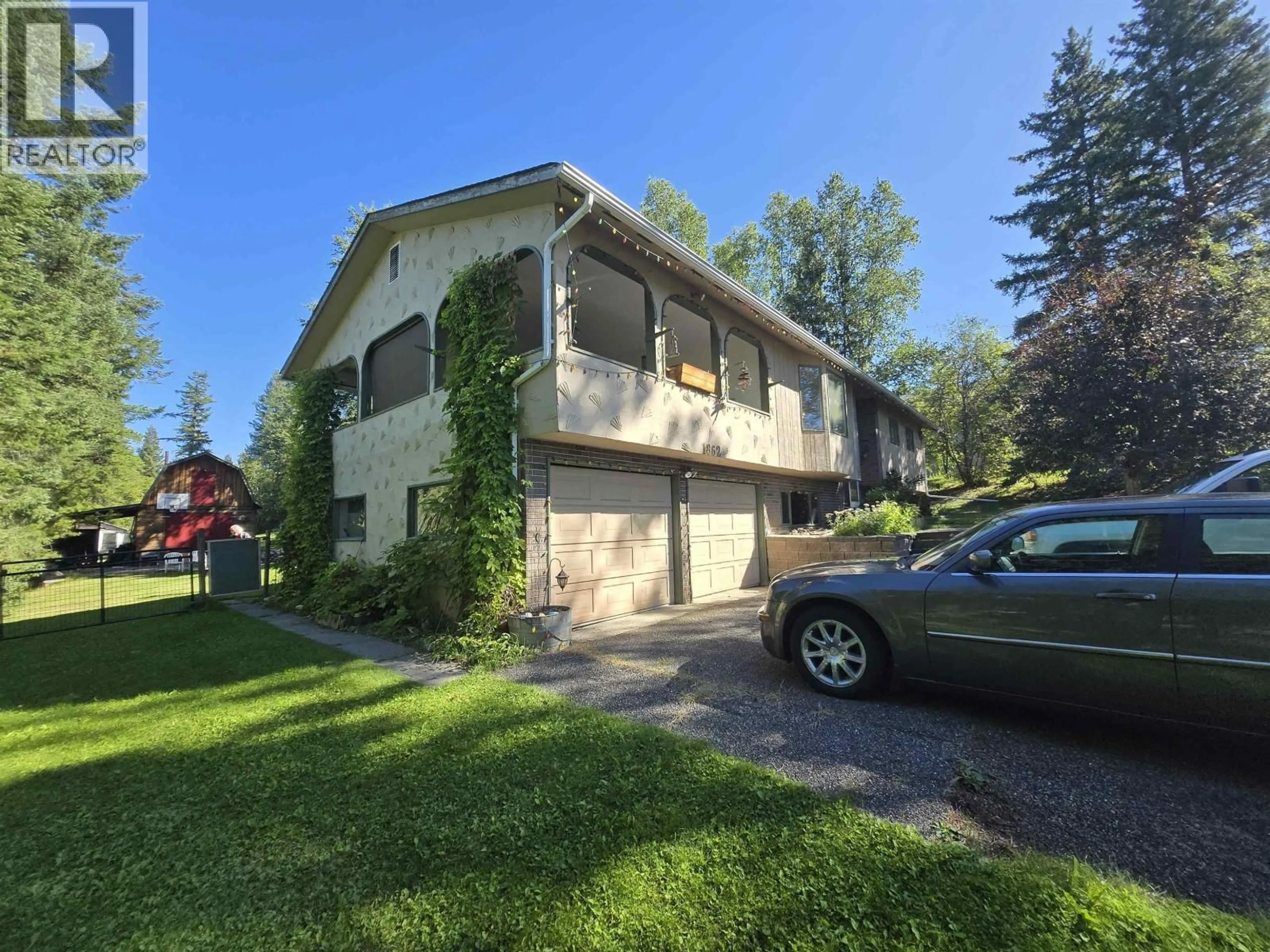 A pic from outside/outdoor area/front of a property/back of a property/a pic from drone, street for 1862 BIRCH AVENUE, Quesnel British Columbia V2J3Y4