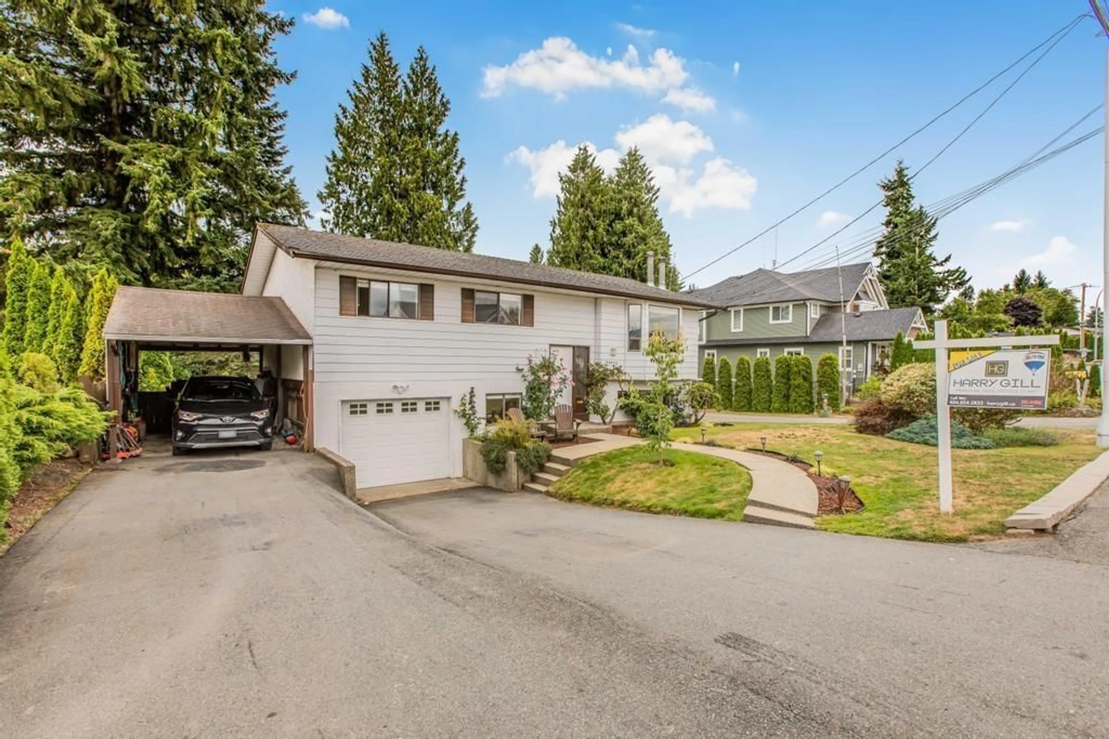 Home with vinyl exterior material, street for 33370 CHERRY, Mission British Columbia V2V2V4