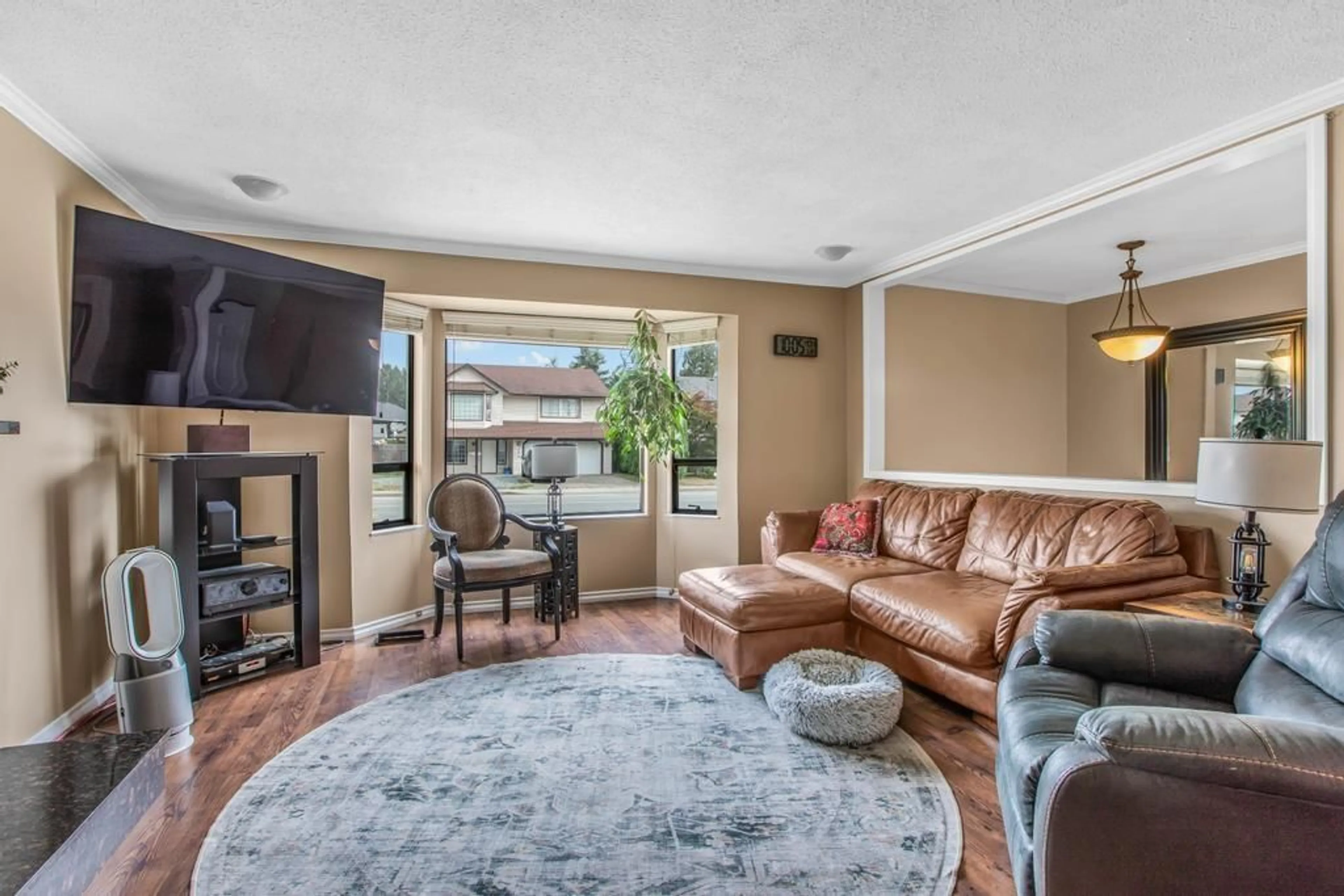 Living room with furniture, unknown for 33370 CHERRY, Mission British Columbia V2V2V4