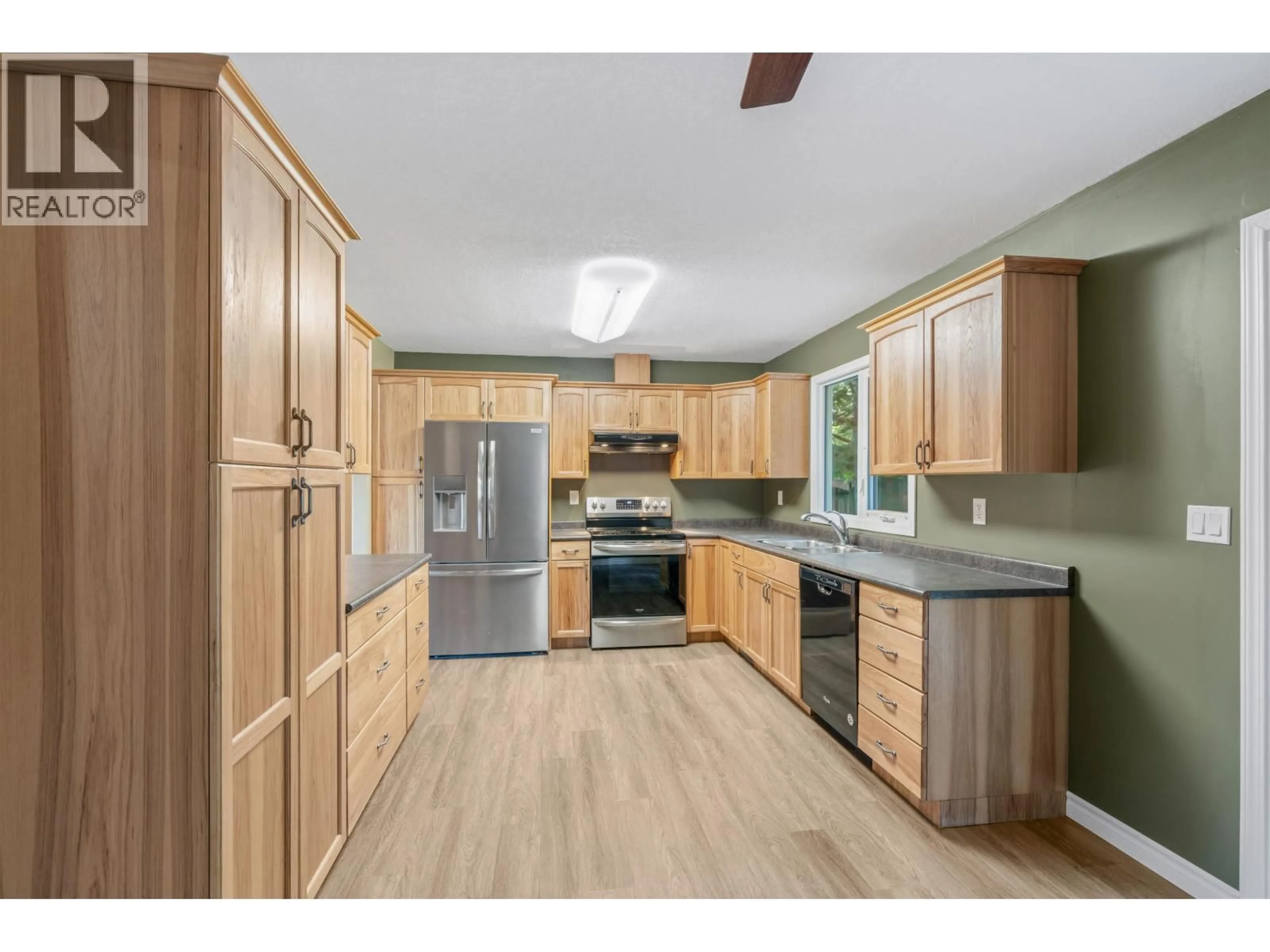 Standard kitchen, wood/laminate floor for 4121 BAKER ROAD, Prince George British Columbia V2N5K2