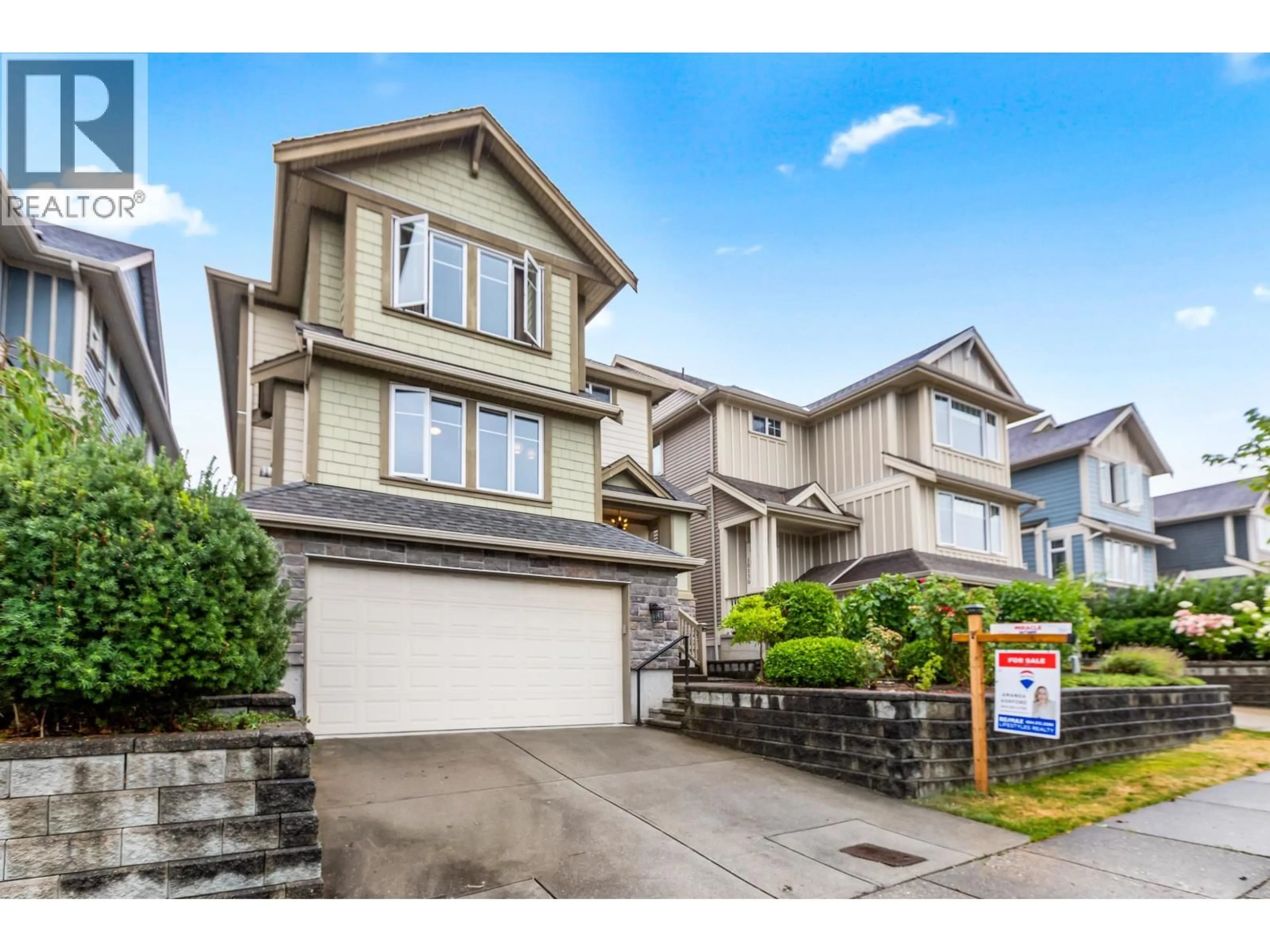 Home with vinyl exterior material, street for 10138 241A STREET, Maple Ridge British Columbia V2W0E6