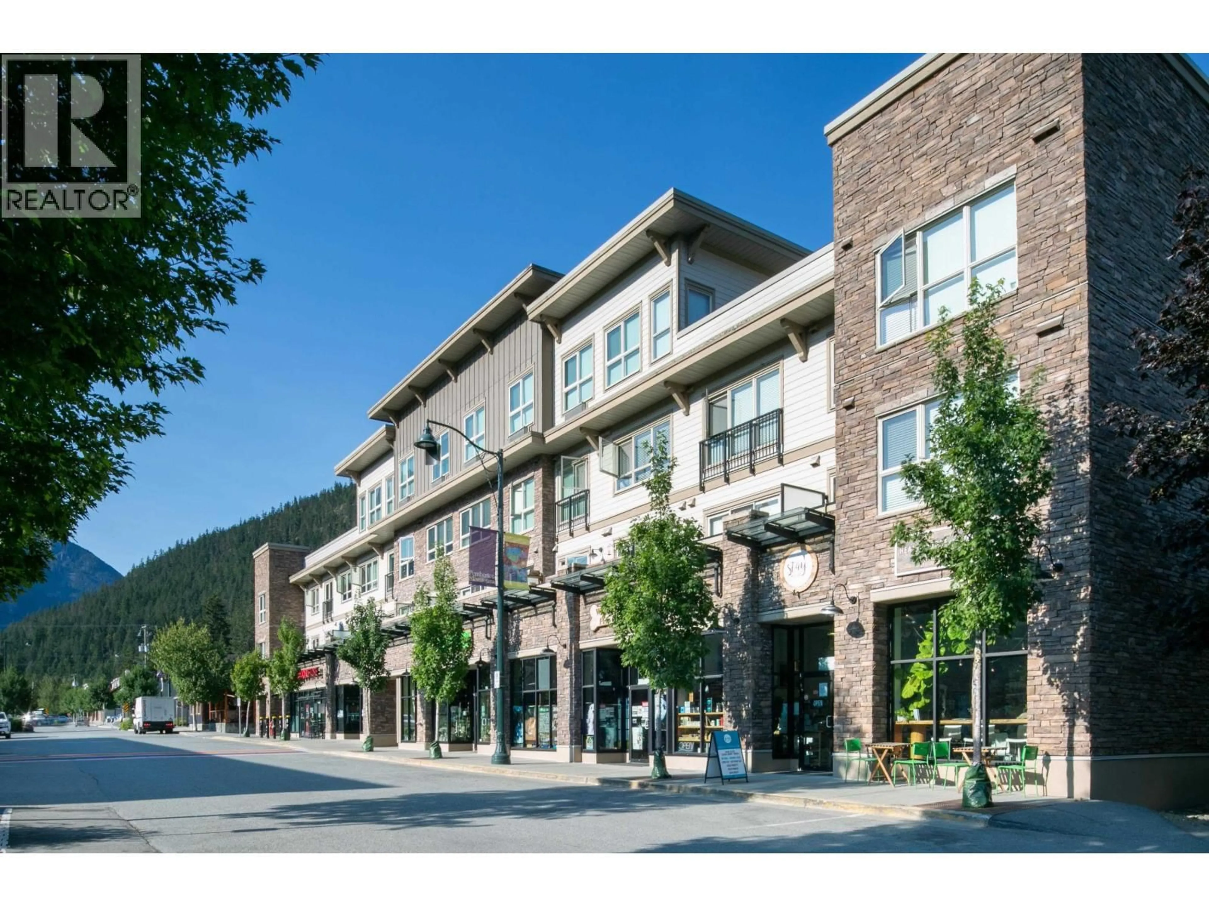 Patio, street for 209 - 7445 FRONTIER STREET, Pemberton British Columbia V0N2L1