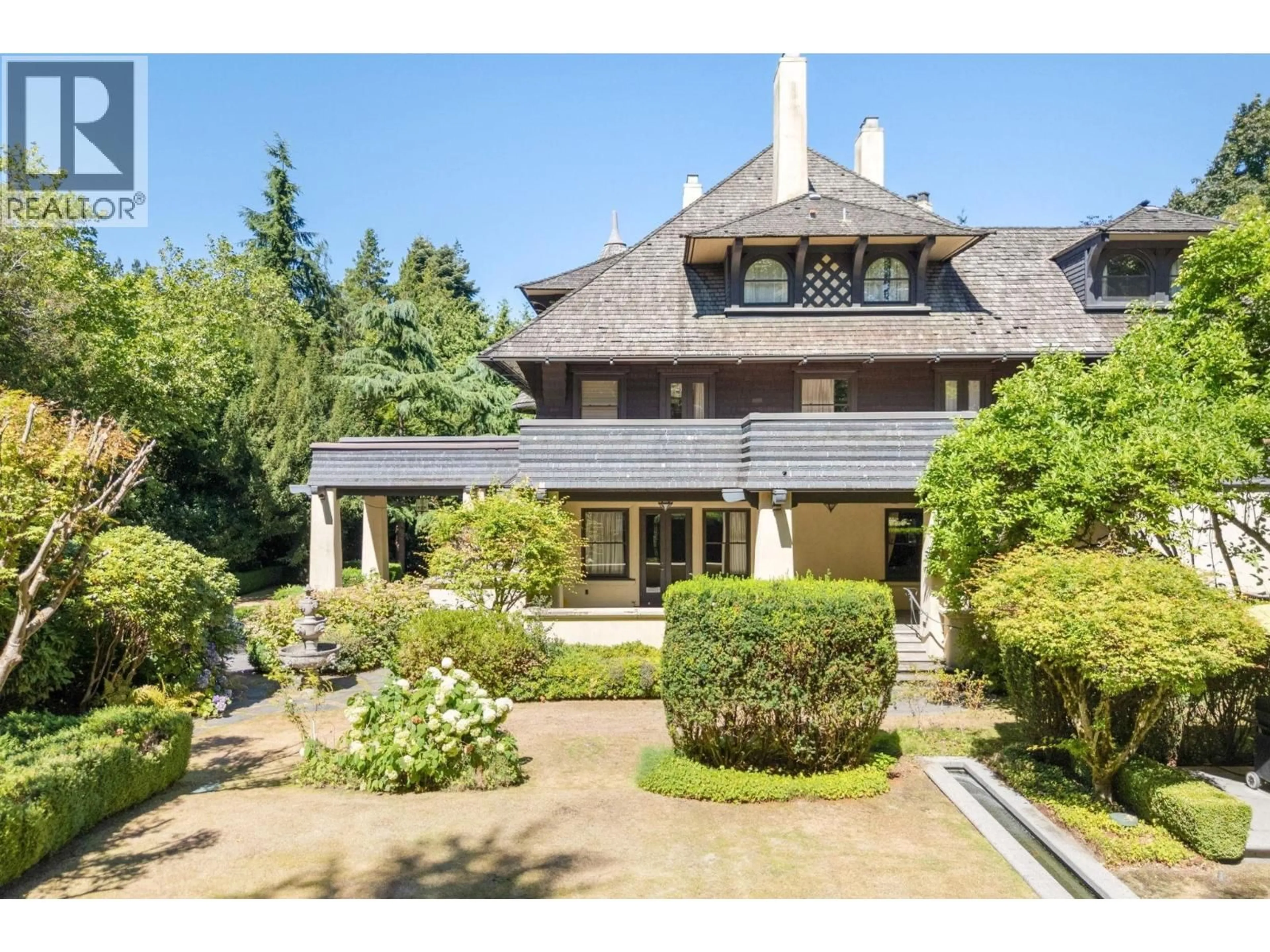 A pic from outside/outdoor area/front of a property/back of a property/a pic from drone, street for 1 - 3838 CYPRESS STREET, Vancouver British Columbia V6J3P3