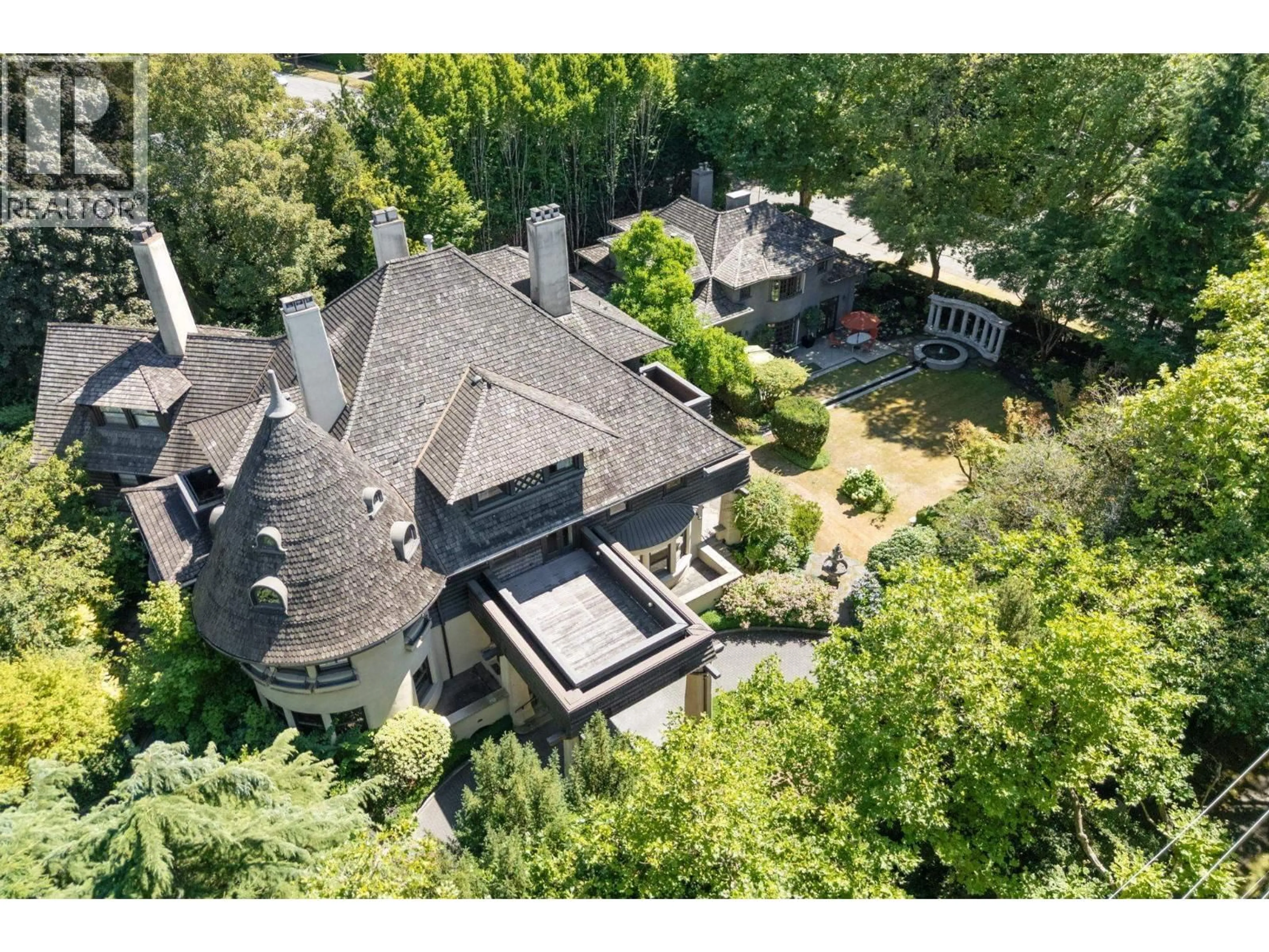 A pic from outside/outdoor area/front of a property/back of a property/a pic from drone, unknown for 2 - 3838 CYPRESS STREET, Vancouver British Columbia V6J3P3