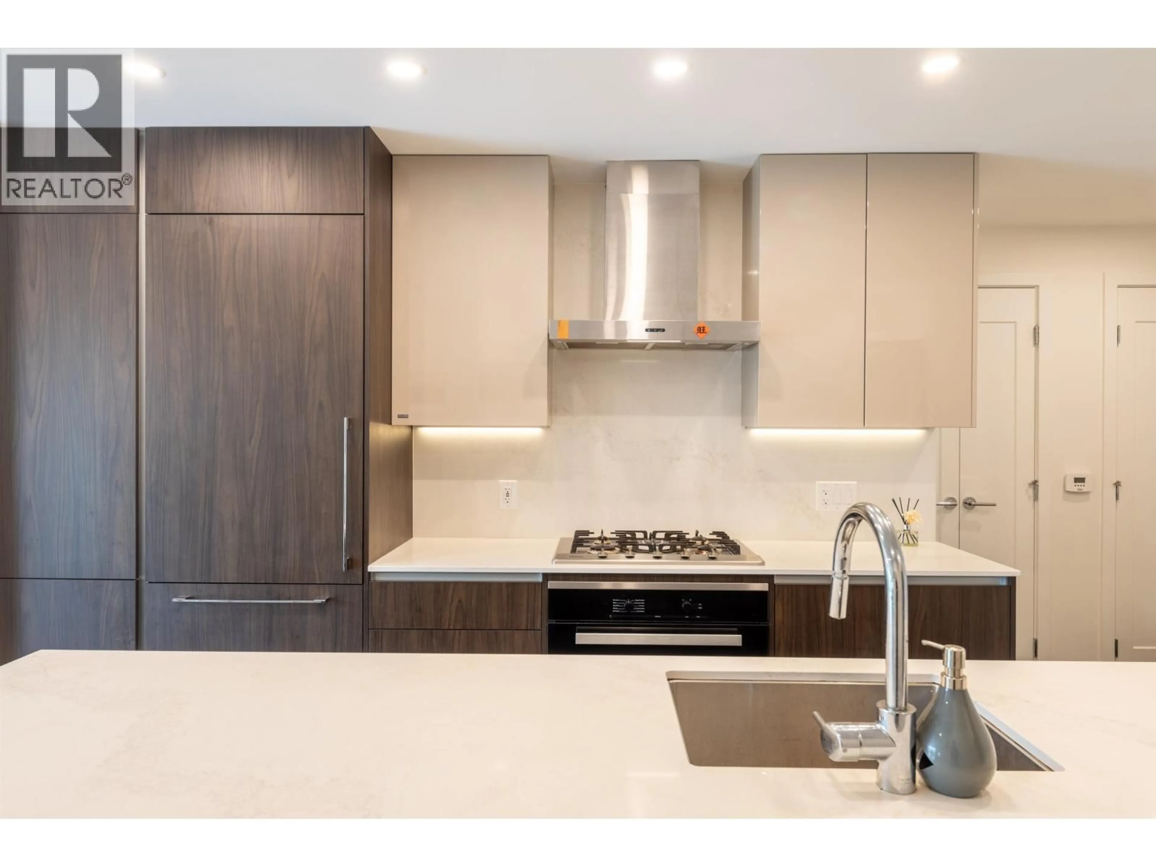 Contemporary kitchen, unknown for 202 - 477 59TH AVENUE, Vancouver British Columbia V5X1X4