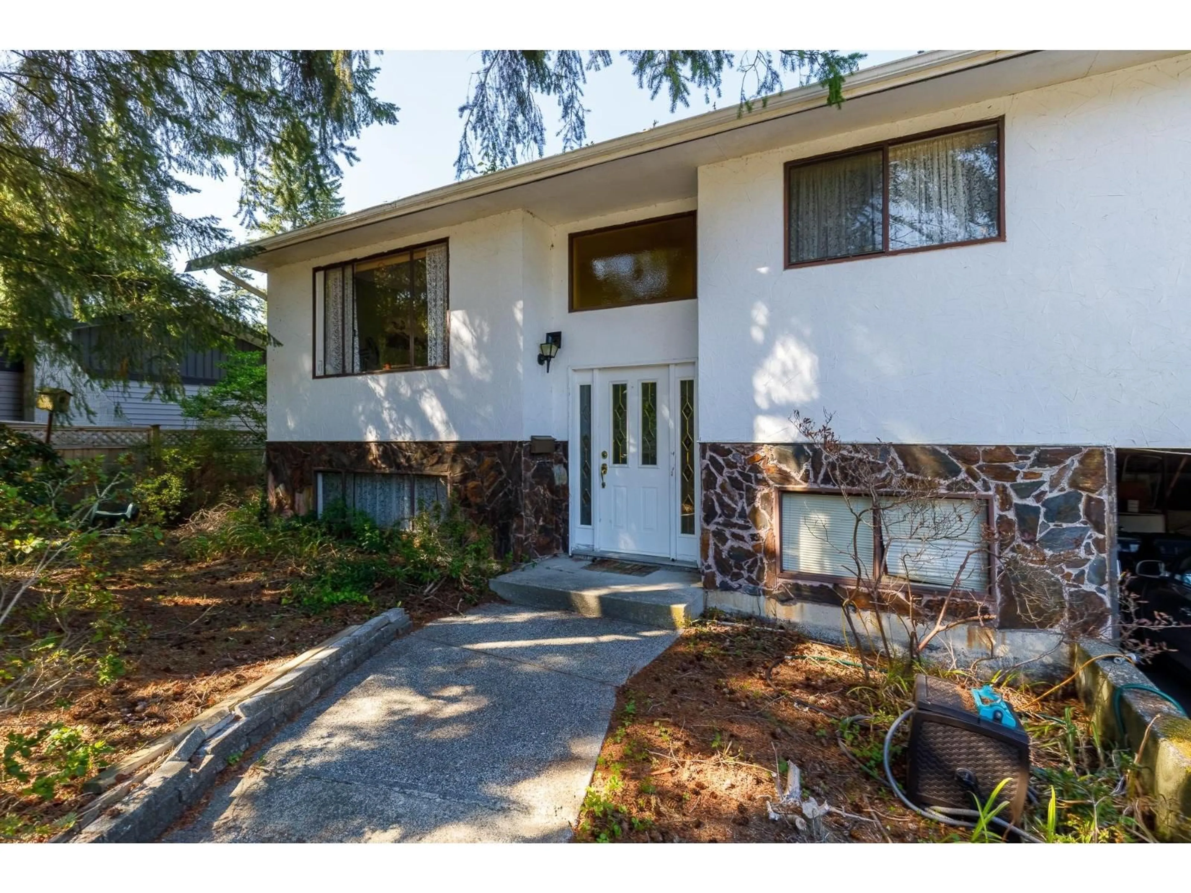 Home with vinyl exterior material, street for 20223 36, Langley British Columbia V3A6A5