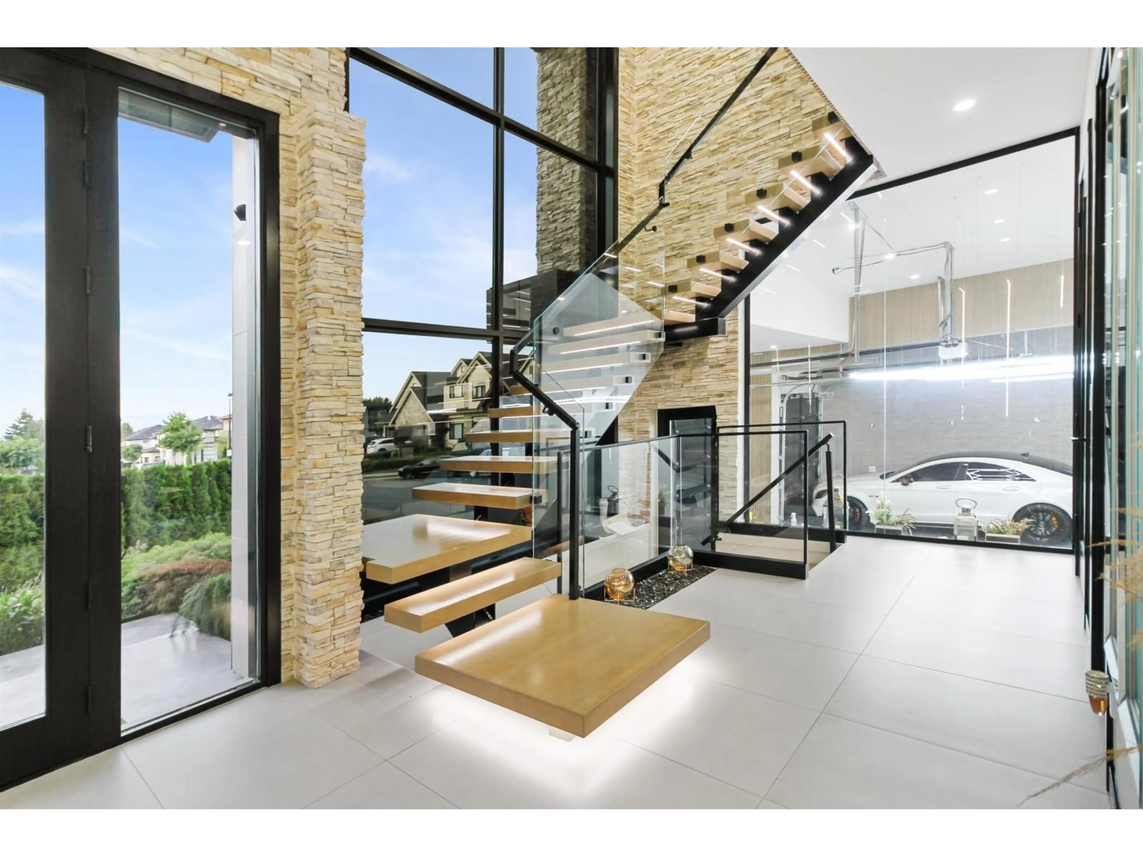 Indoor foyer for 6127 152A, Surrey British Columbia V3S1E7