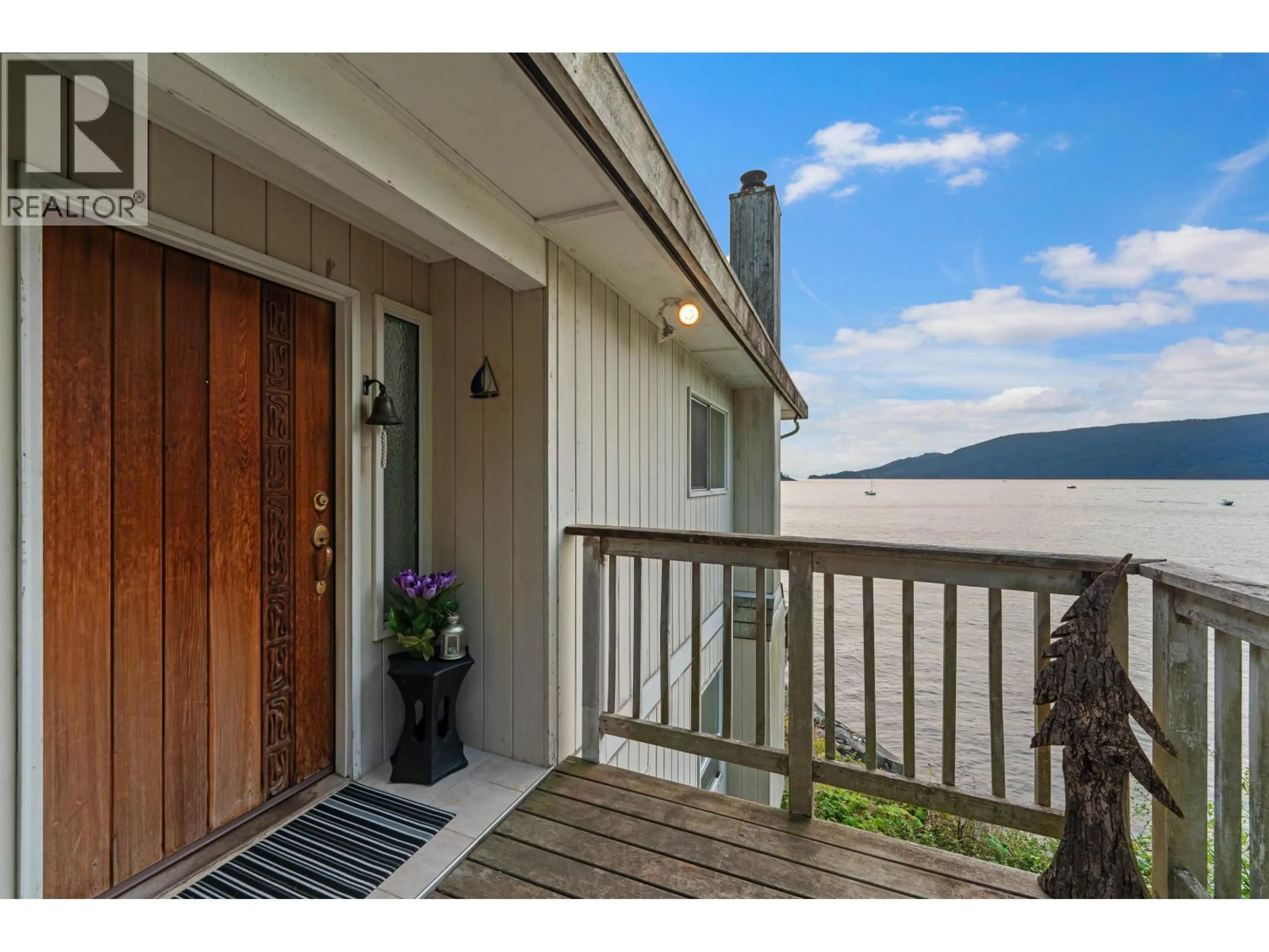 Indoor entryway for 5834 EAGLE ISLAND, West Vancouver British Columbia V7W1V5