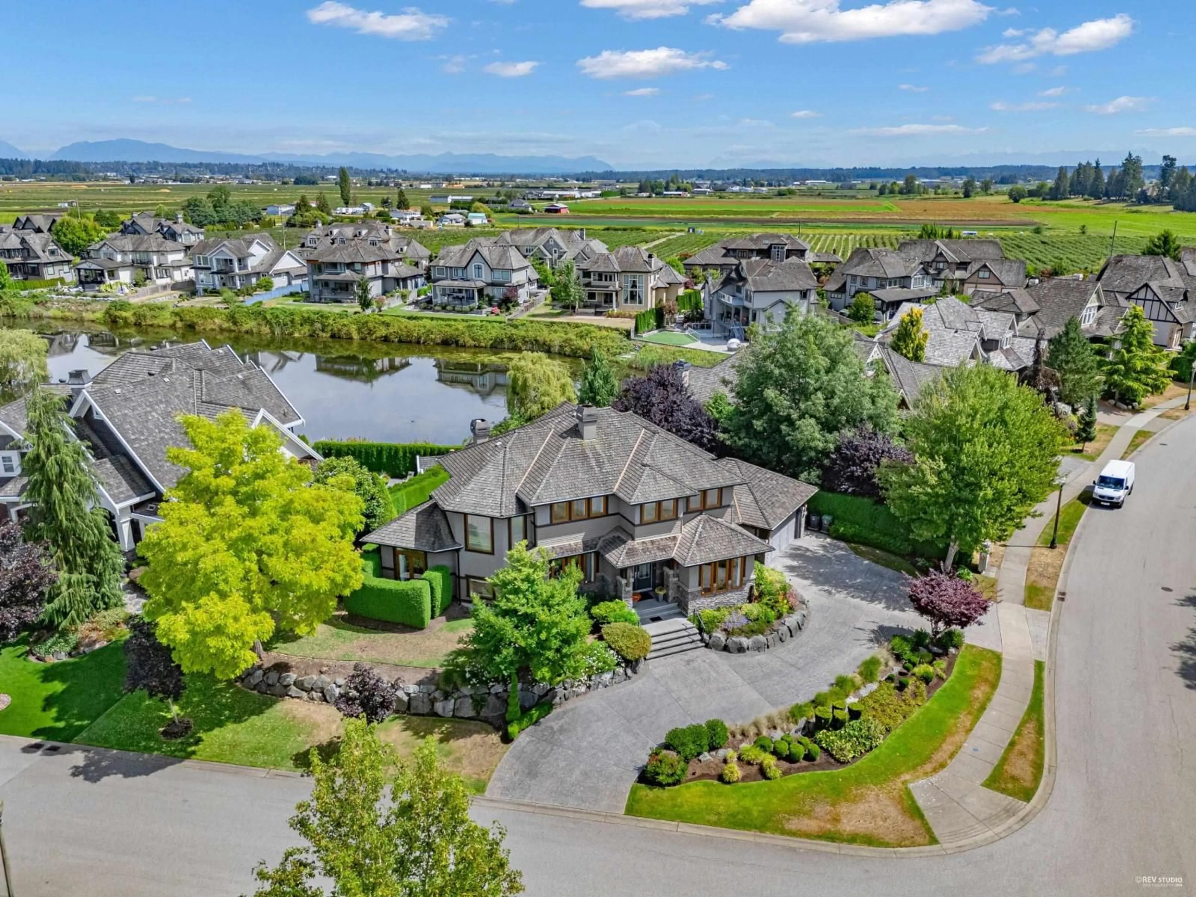 A pic from outside/outdoor area/front of a property/back of a property/a pic from drone, mountain view for 15919 DEVONSHIRE, Surrey British Columbia V3Z0M2