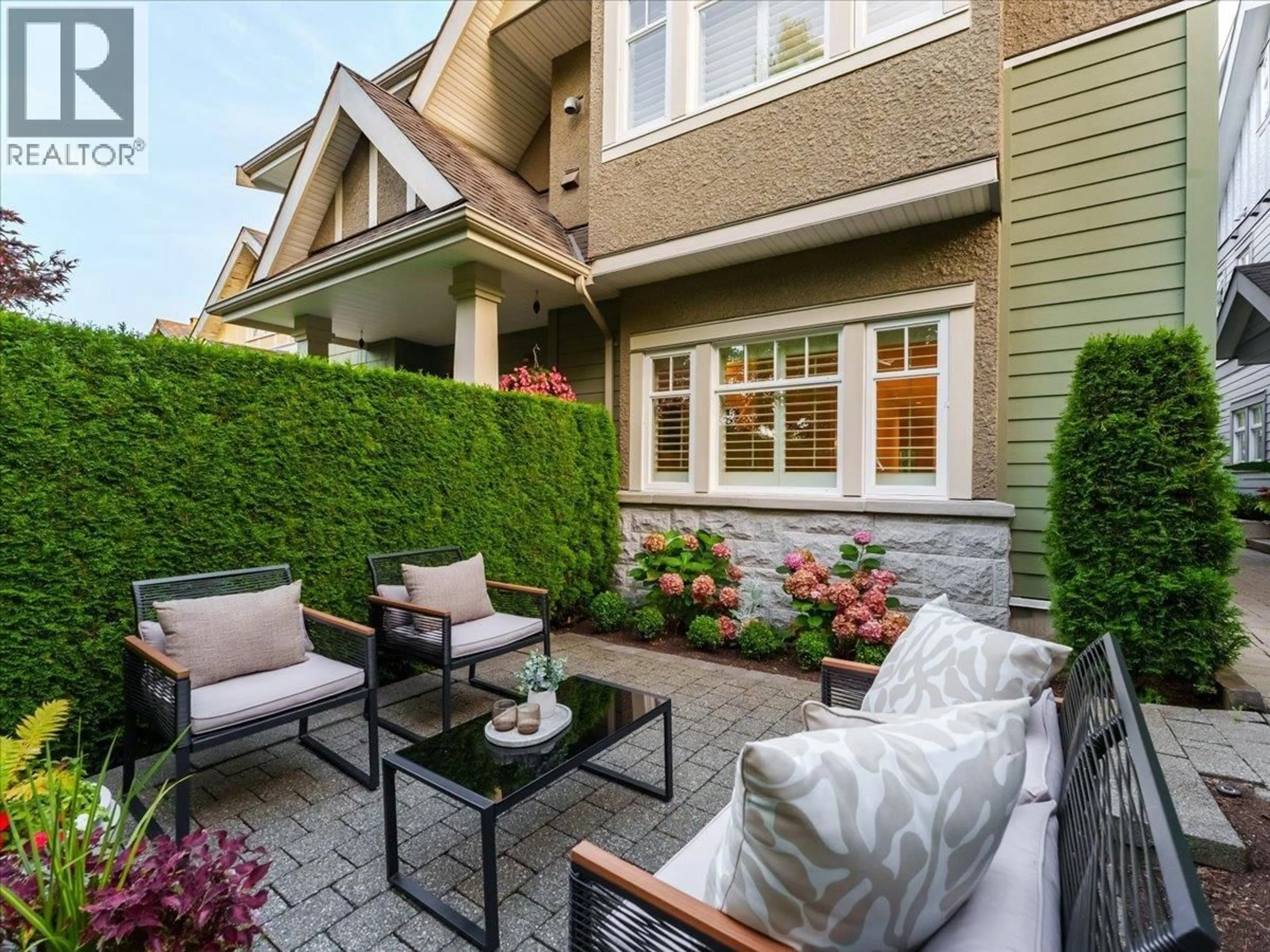 Patio, street for 4448 8TH AVENUE, Vancouver British Columbia V6R2C9