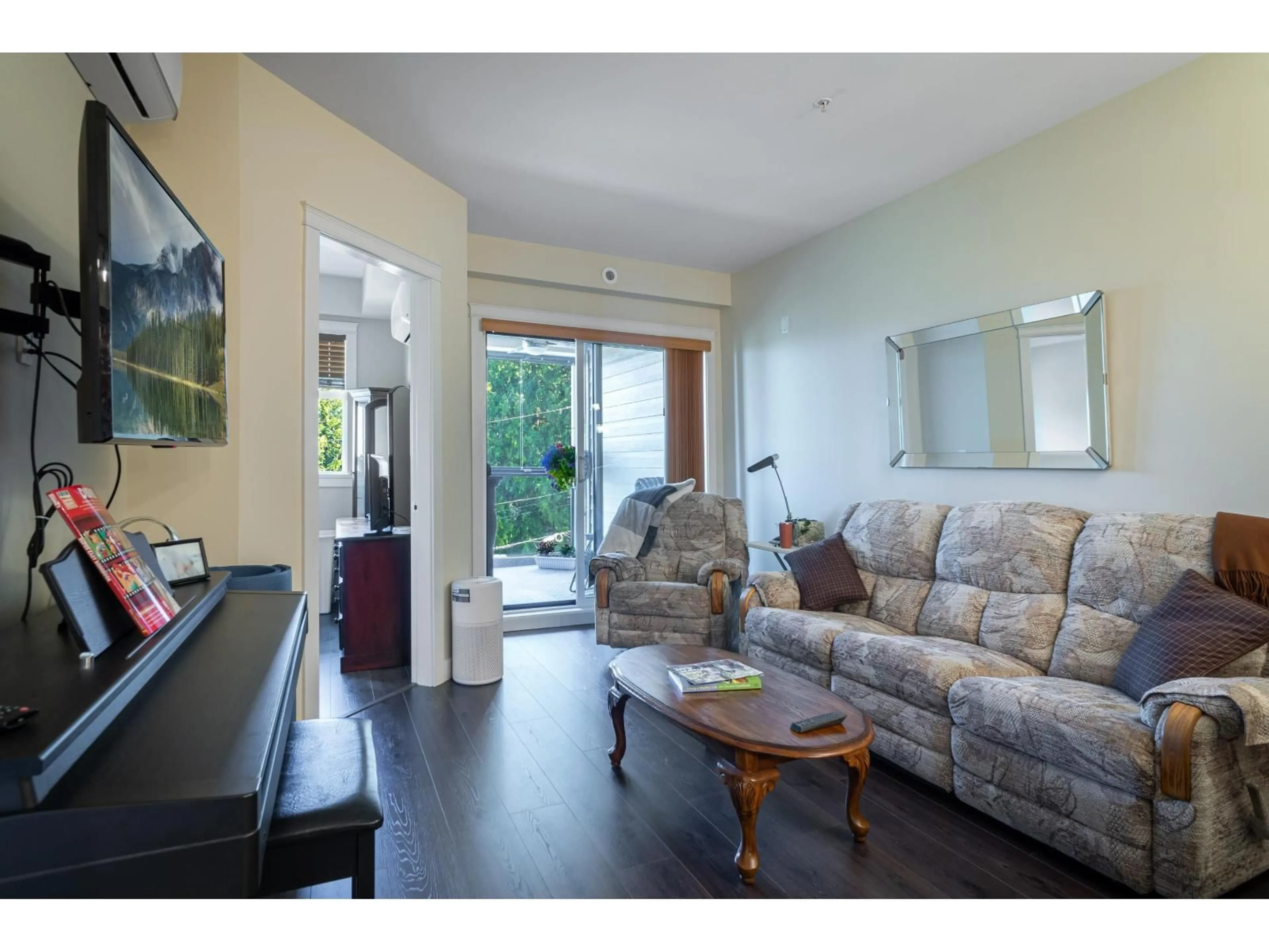 Living room with furniture, wood/laminate floor for 315 - 20376 86, Langley British Columbia V2Y3P8