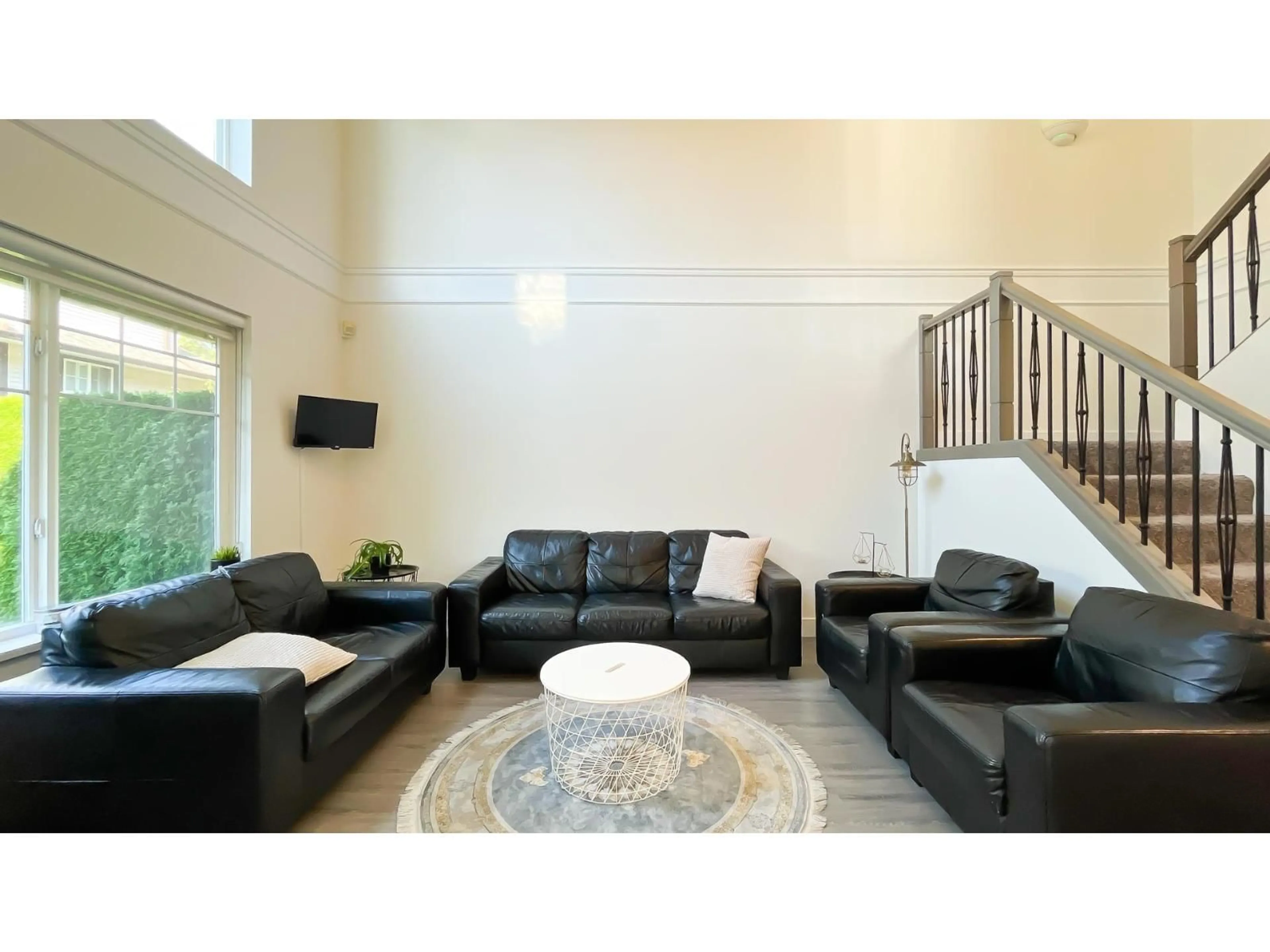 Living room with furniture, unknown for 11 - 15959 82, Surrey British Columbia V4N0R2