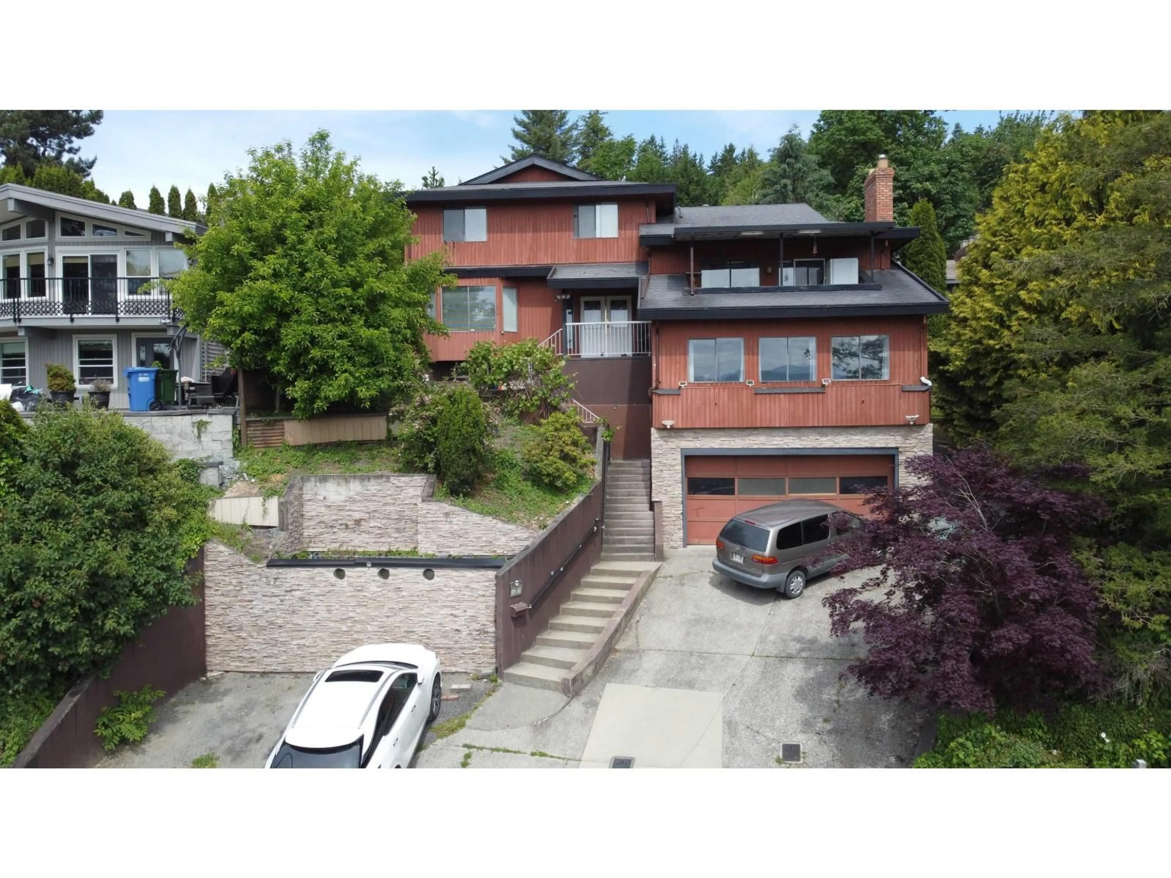 A pic from outside/outdoor area/front of a property/back of a property/a pic from drone, street for 35337 ROCKWELL, Abbotsford British Columbia V3G2C9