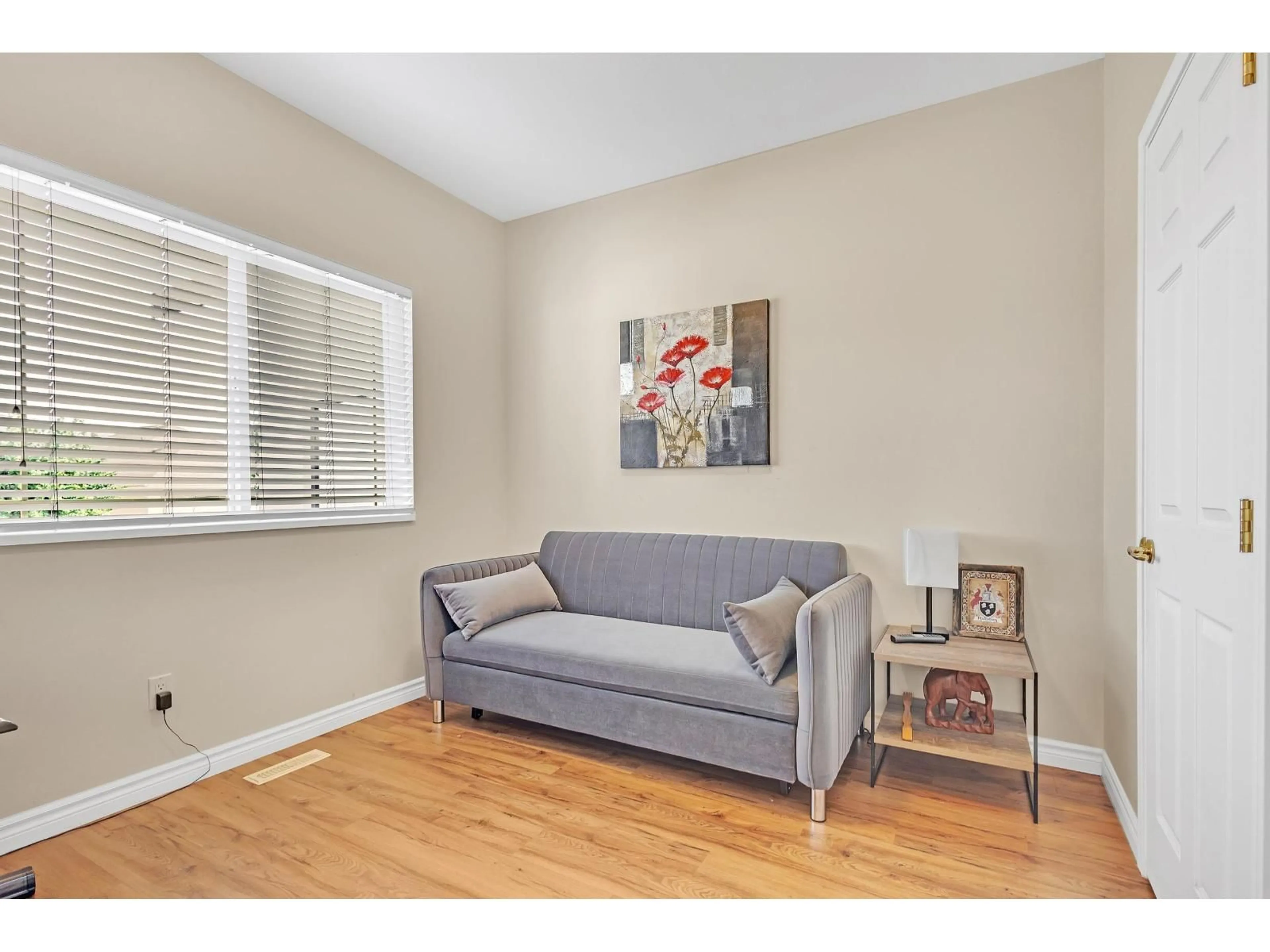 Living room with furniture, wood/laminate floor for 51 - 47470 CHARTWELL DRIVE, Chilliwack British Columbia V2P8A2