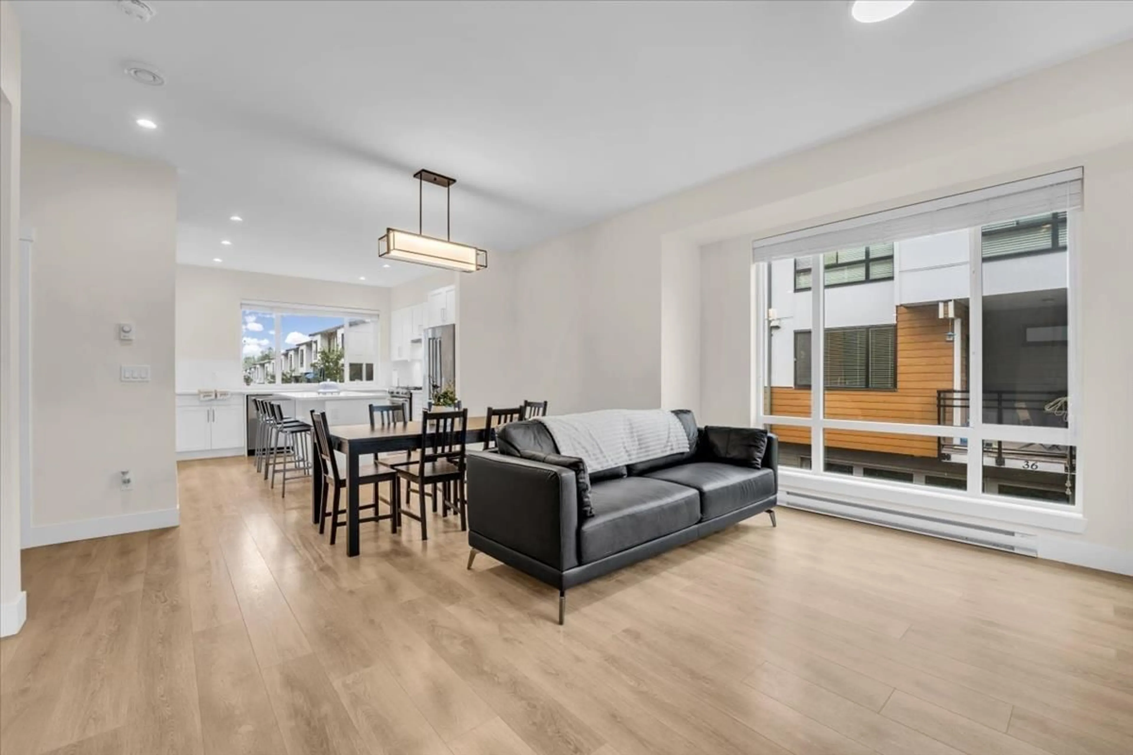 Living room with furniture, unknown for 37 - 16433 19, Surrey British Columbia V3Z0Z1