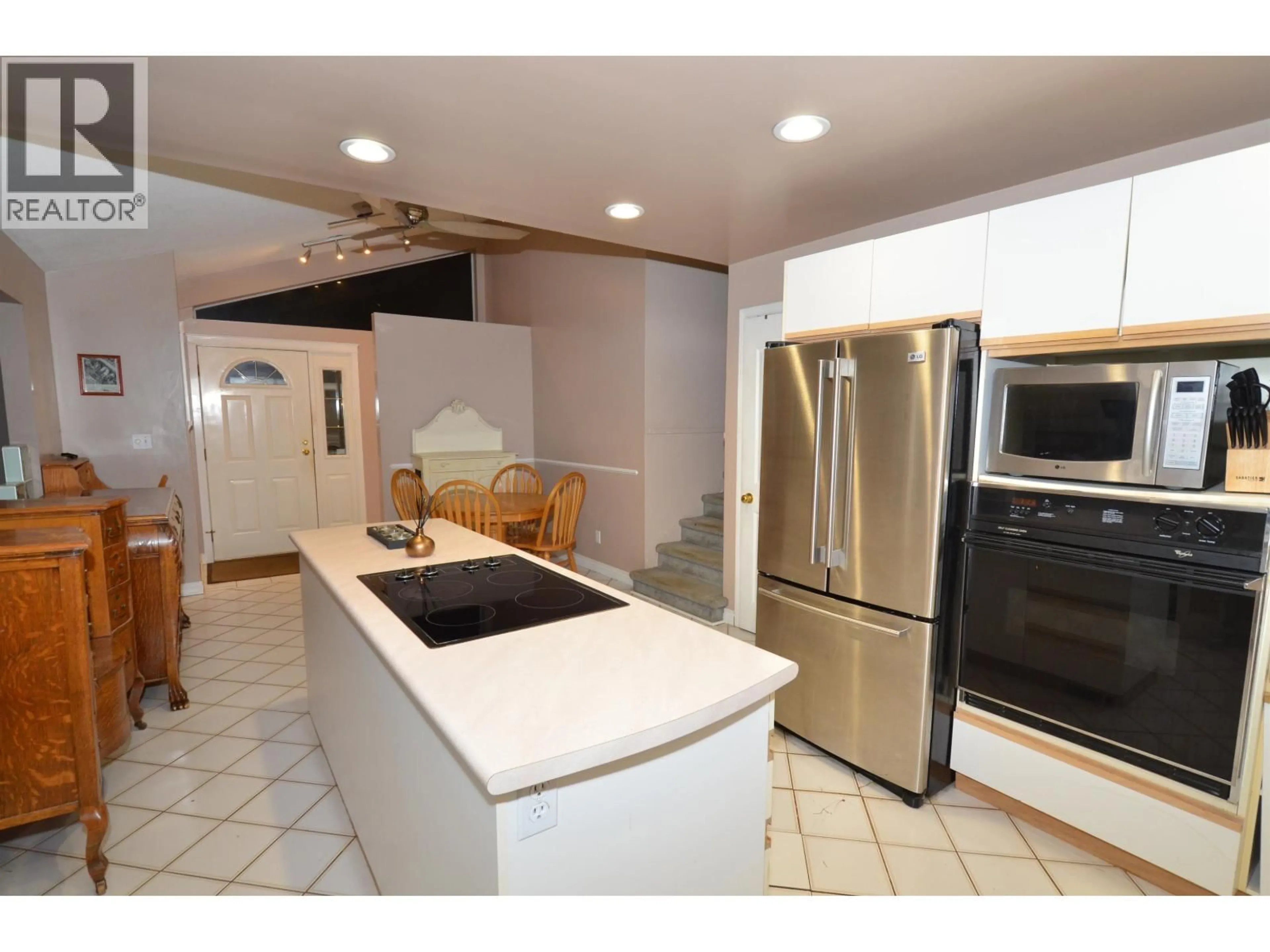 Open concept kitchen, ceramic/tile floor for 23389 TAMARACK LANE, Maple Ridge British Columbia V2W1A8