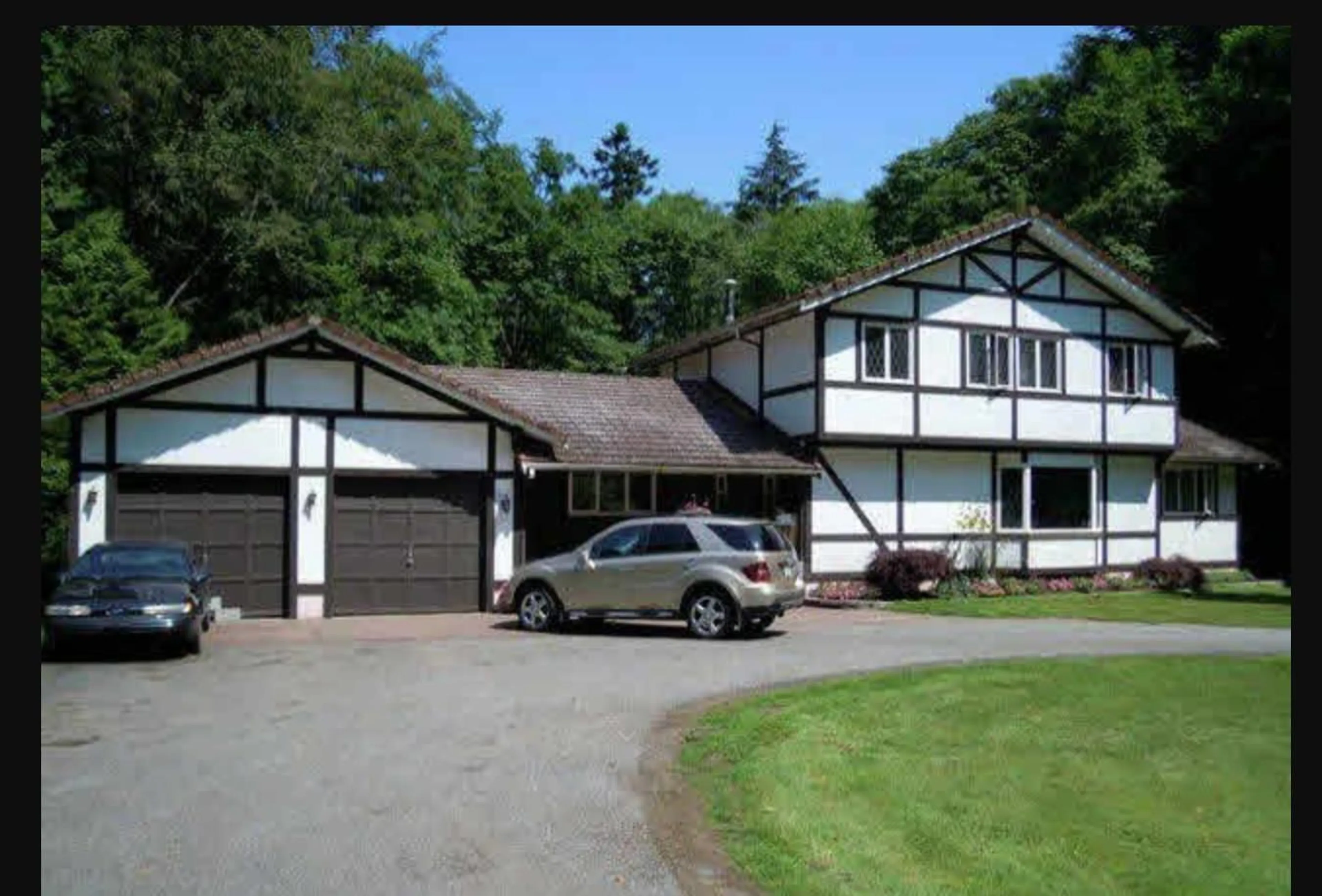 A pic from outside/outdoor area/front of a property/back of a property/a pic from drone, street for 17293 4, Surrey British Columbia V3S9P7