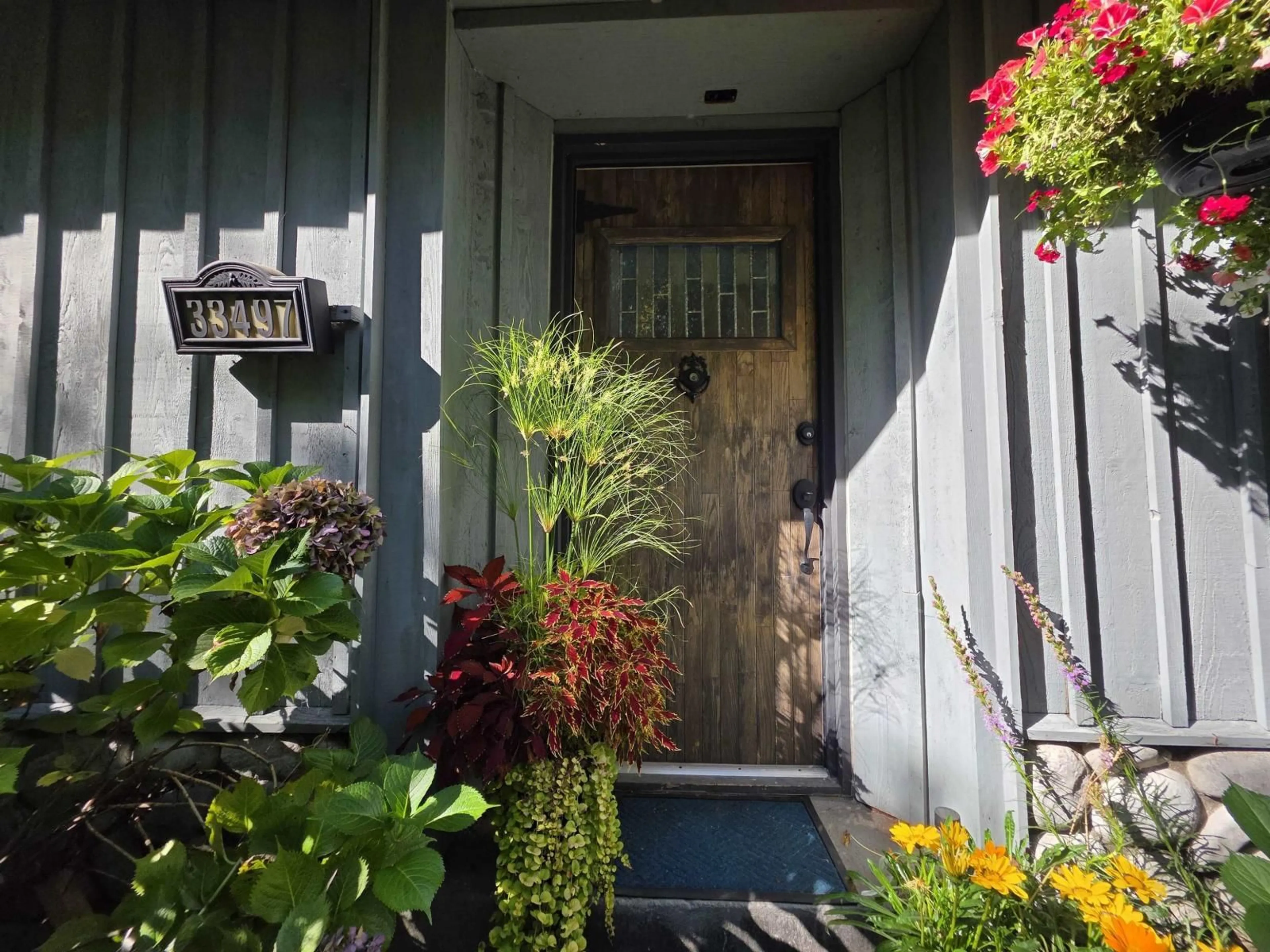 Indoor entryway for 33497 7TH, Mission British Columbia V2V2E6