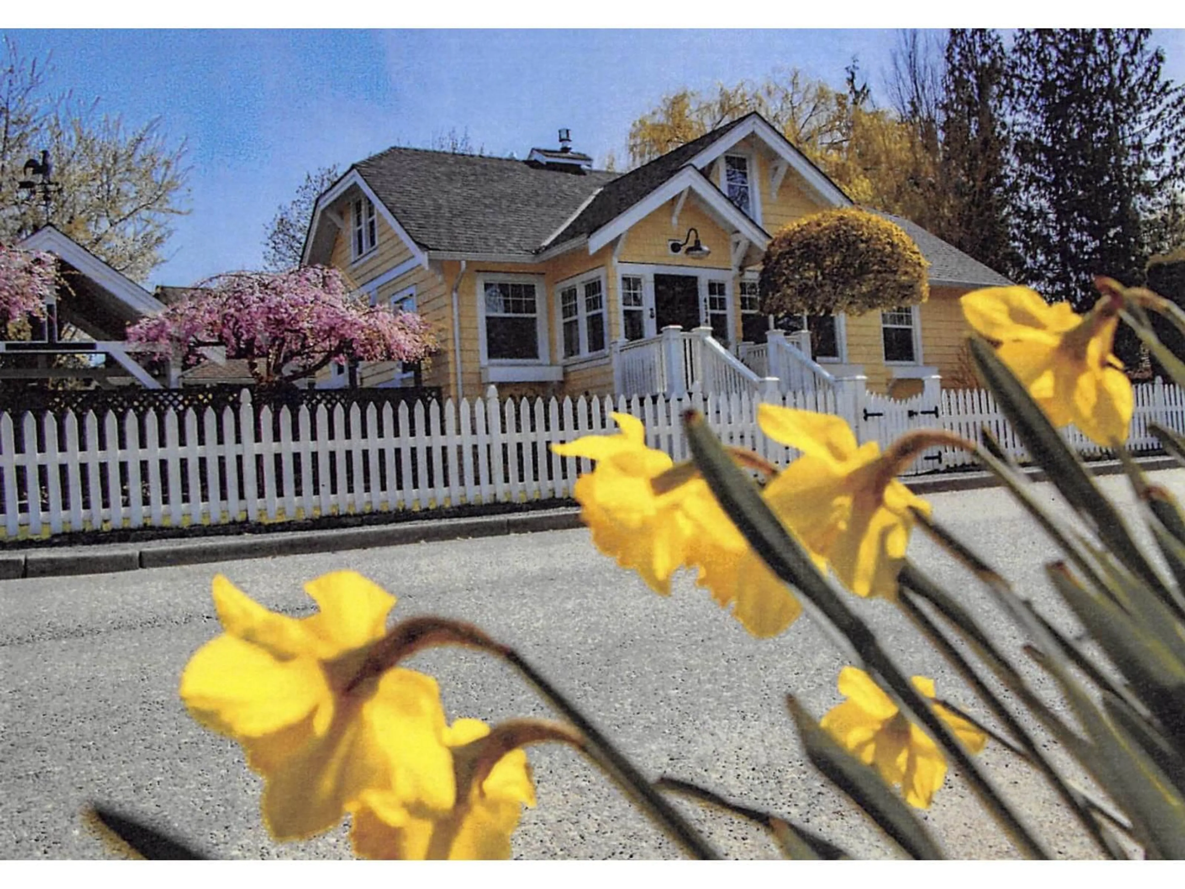 Home with vinyl exterior material, street for 4334 WRIGHT, Abbotsford British Columbia V2S7Y8