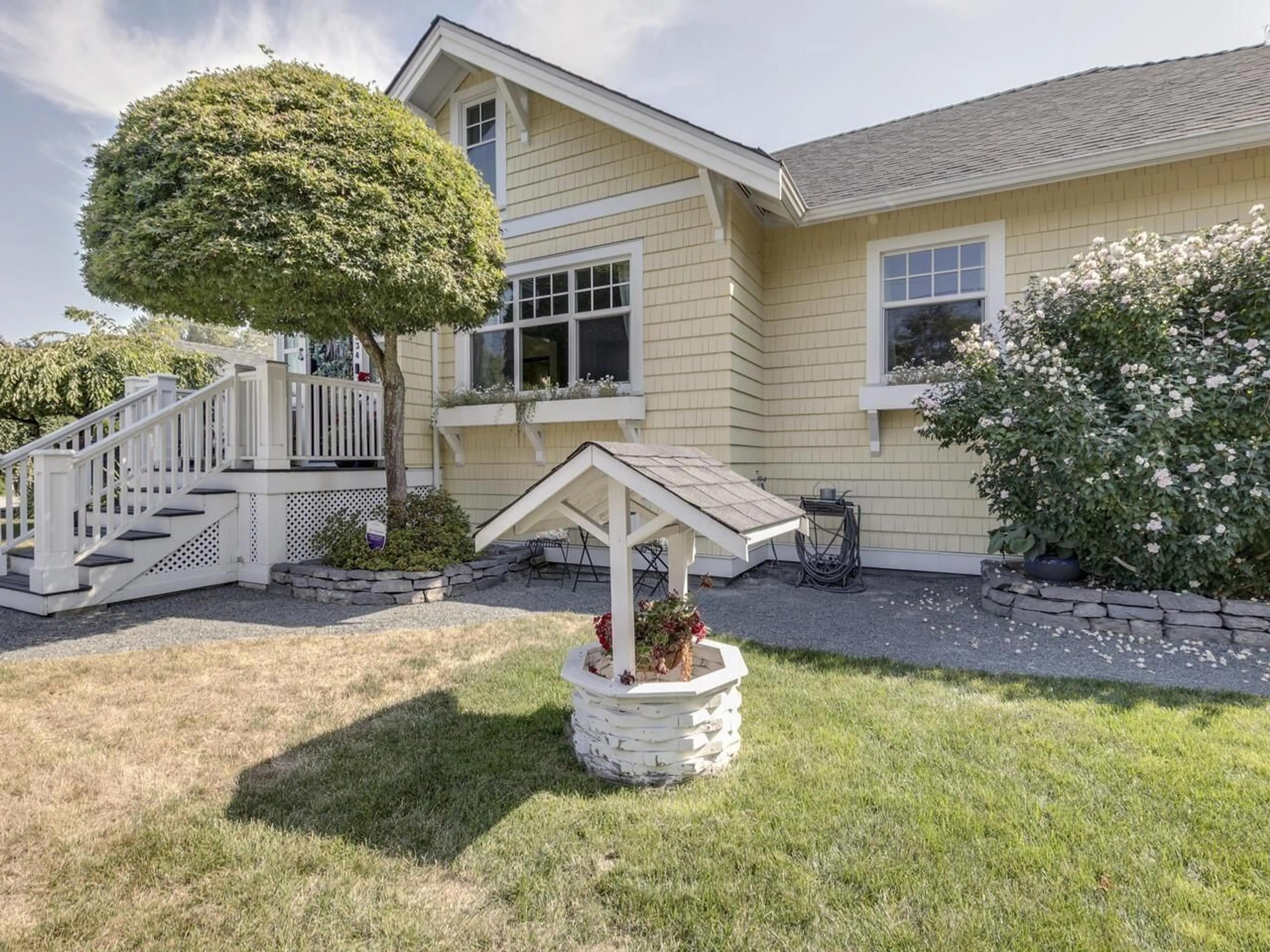 Home with vinyl exterior material, street for 4334 WRIGHT, Abbotsford British Columbia V2S7Y8