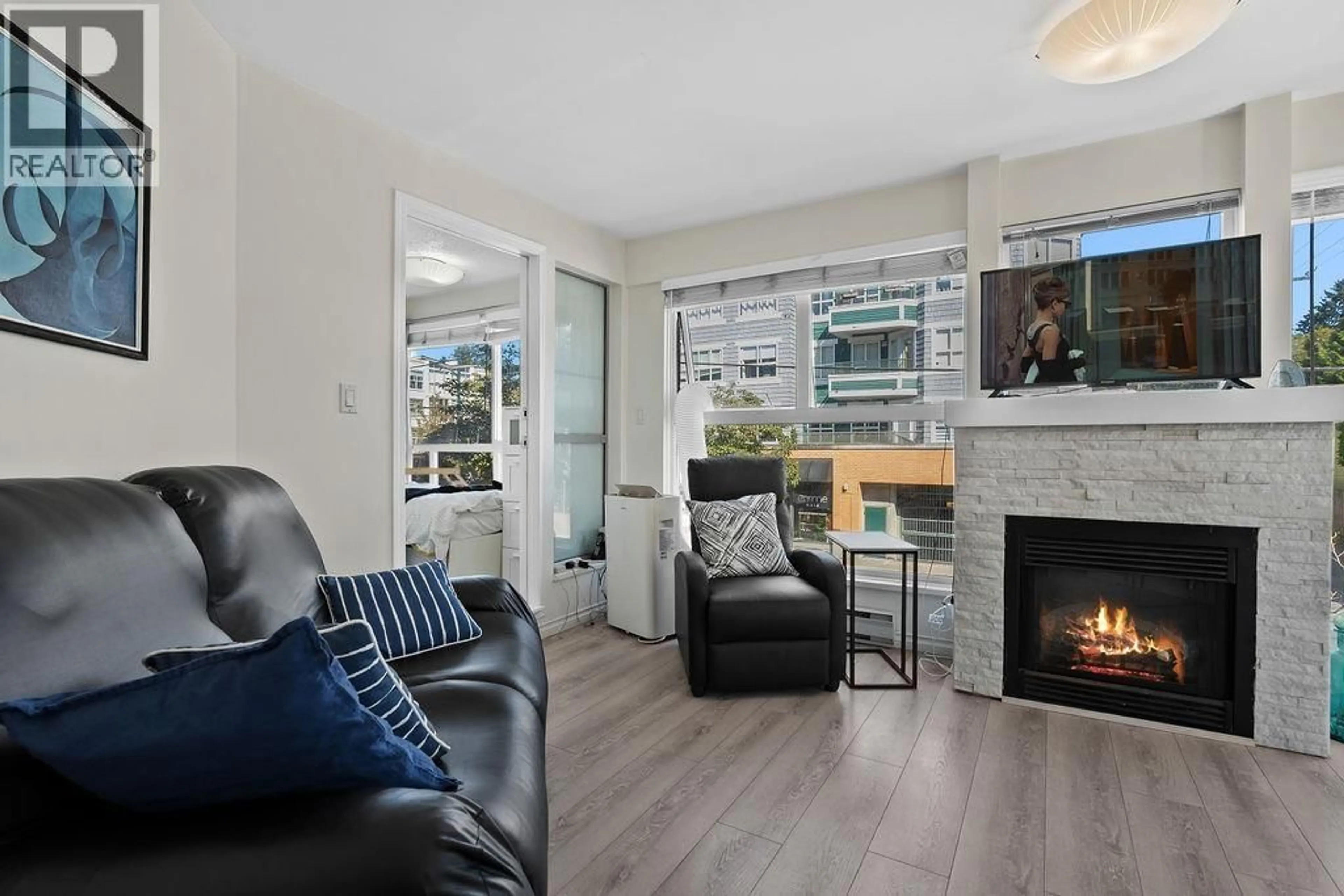 Living room with furniture, unknown for 208 - 2025 STEPHENS STREET, Vancouver British Columbia V6K3W2