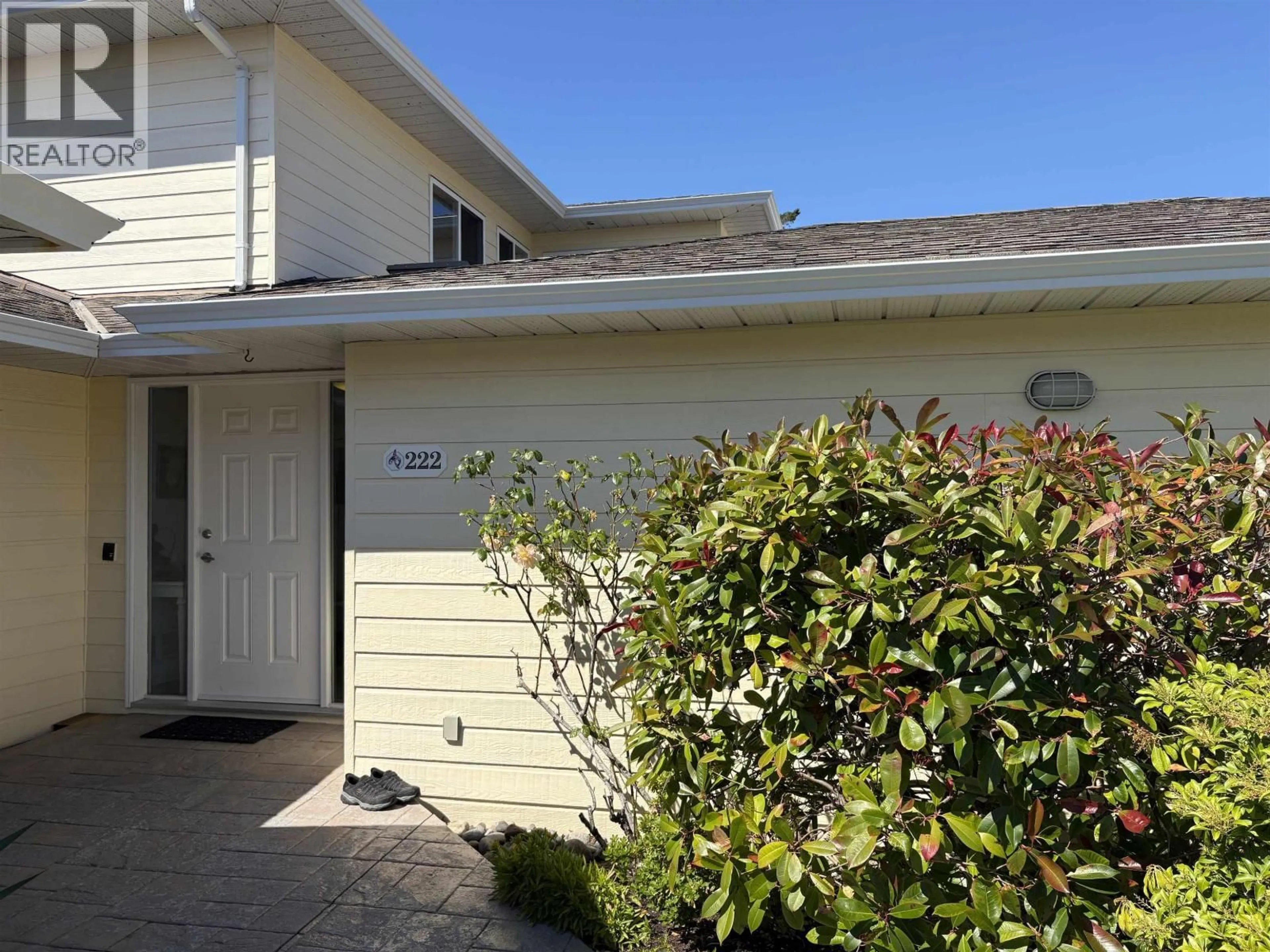 Home with vinyl exterior material, street for 222 - 1585 FIELD ROAD, Sechelt British Columbia V7Z0H1