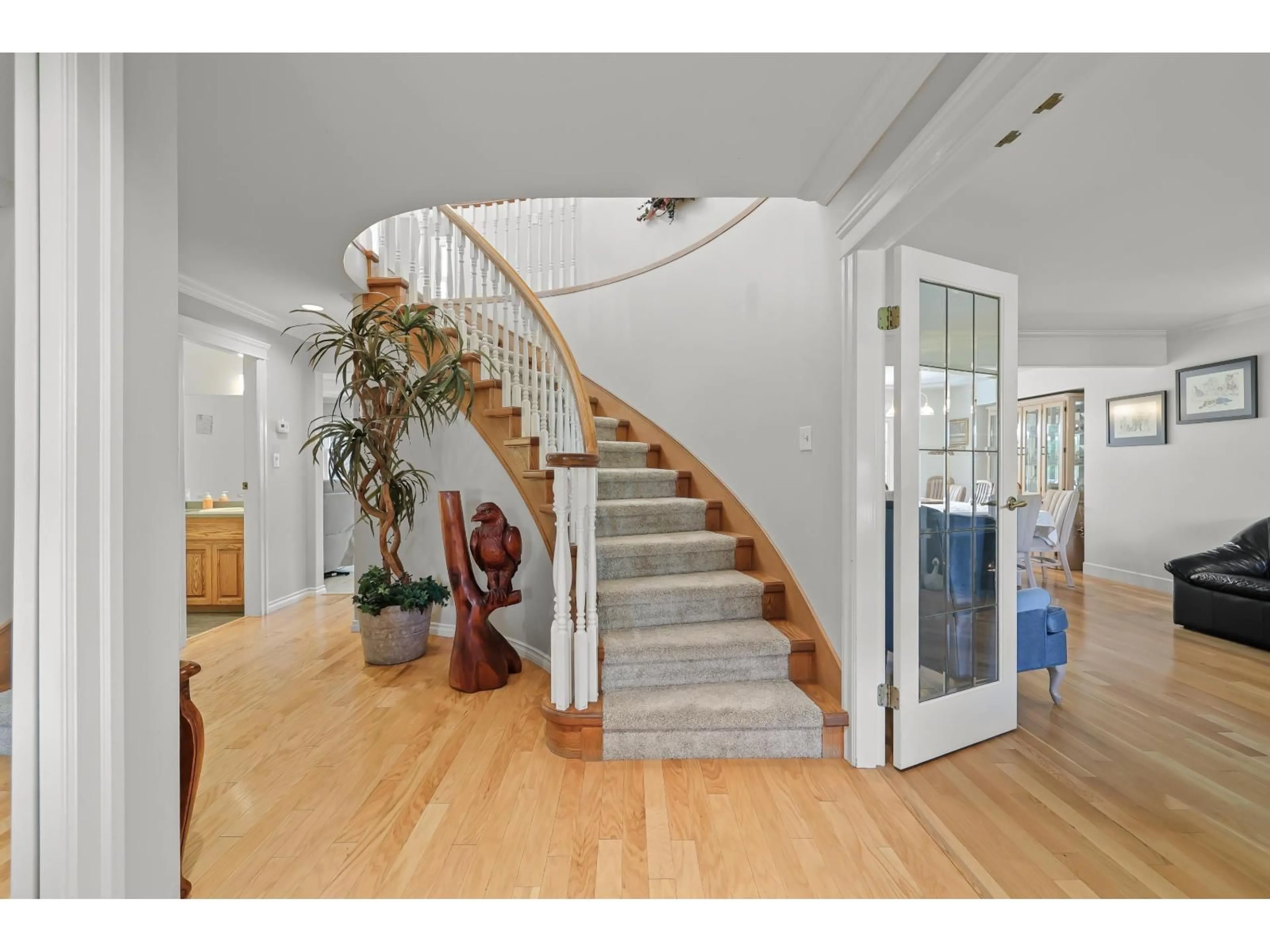 Indoor foyer for 14860 82A, Surrey British Columbia V3S7R9