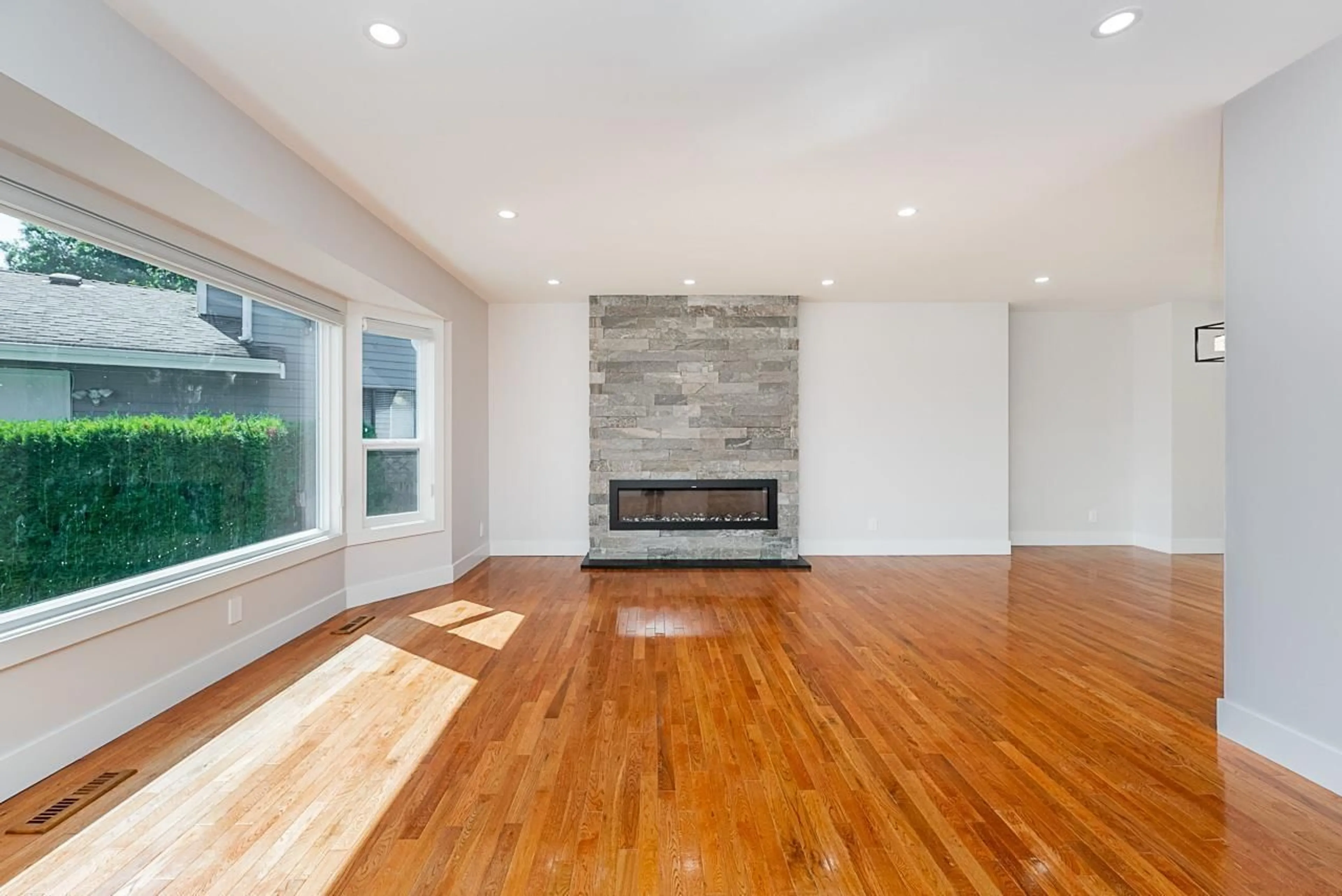 Living room with furniture, wood/laminate floor for 13129 62B, Surrey British Columbia V3X1P4