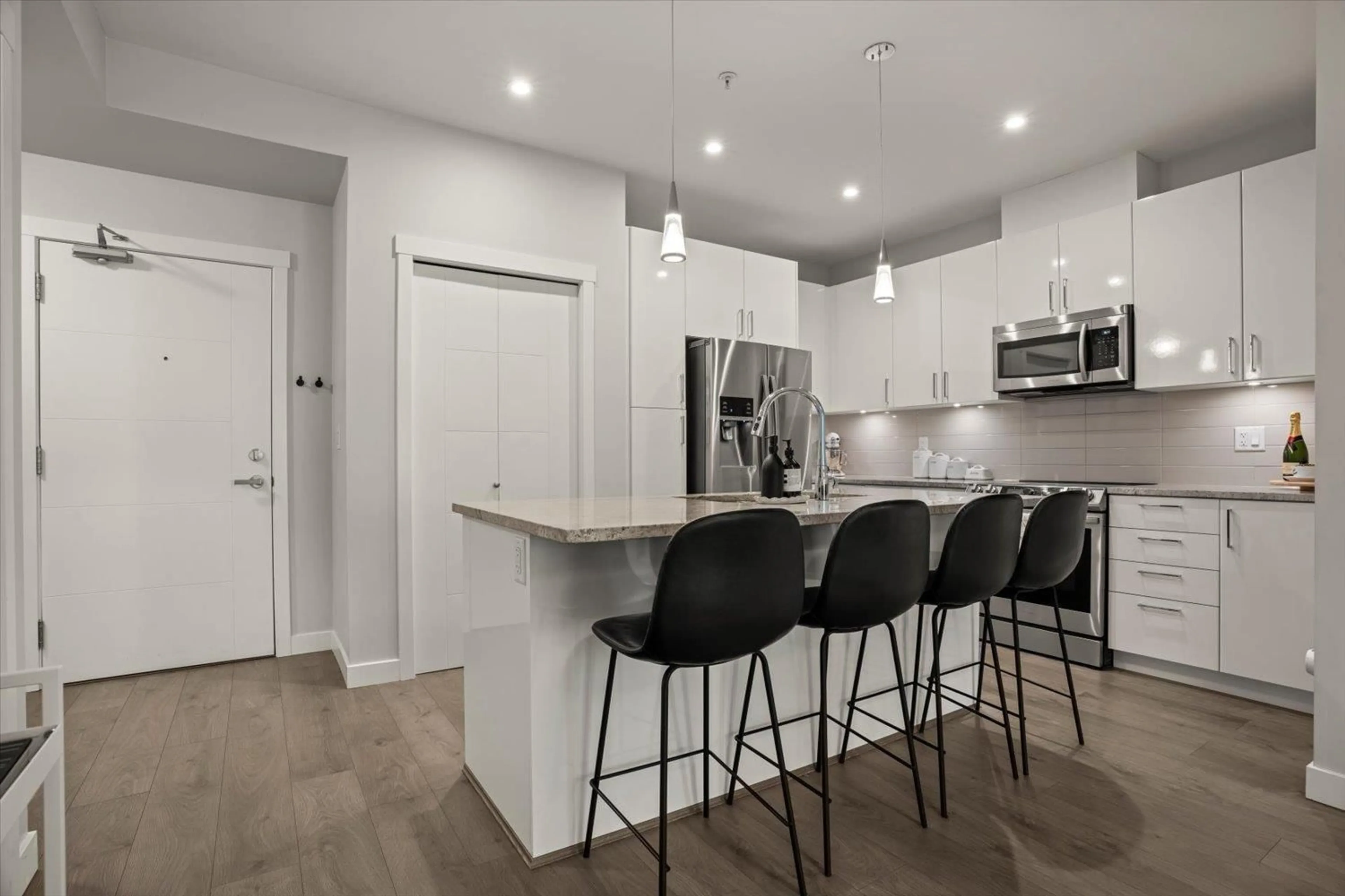 Open concept kitchen, unknown for 309 - 45562 AIRPORT ROAD, Chilliwack British Columbia V2P0J8