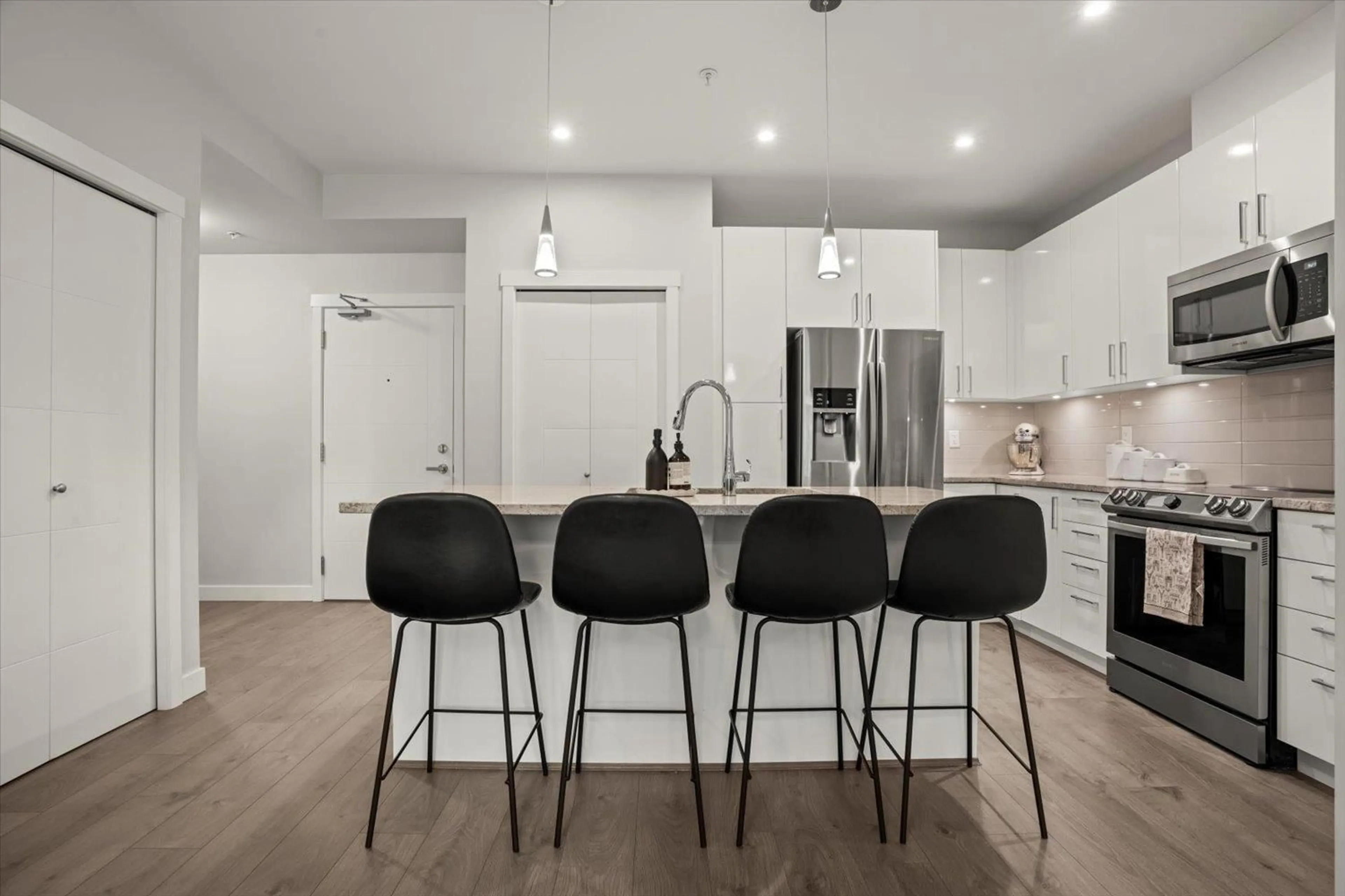 Open concept kitchen, unknown for 309 - 45562 AIRPORT ROAD, Chilliwack British Columbia V2P0J8