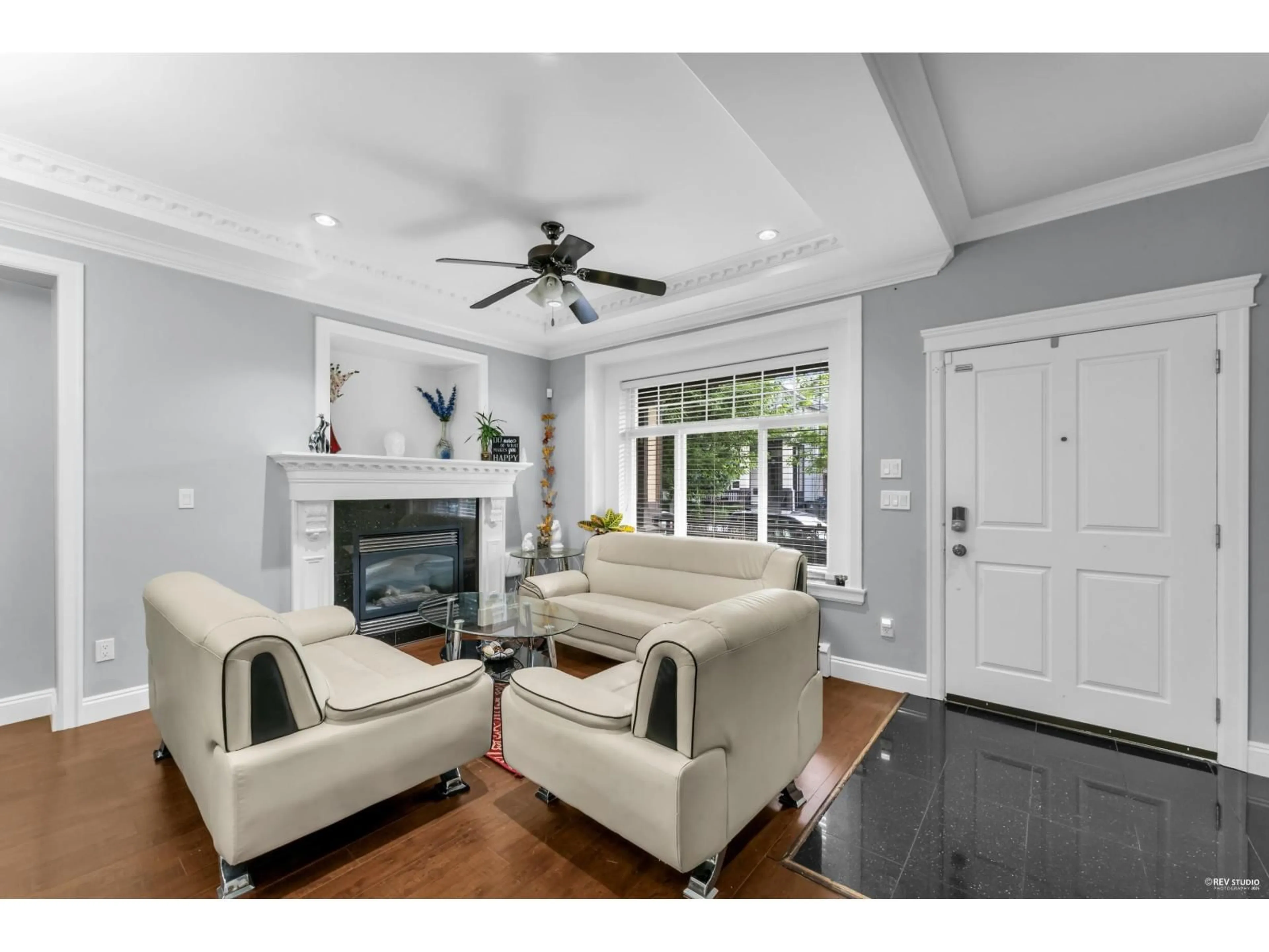 Living room with furniture, unknown for 7059 144B, Surrey British Columbia V3S8H4