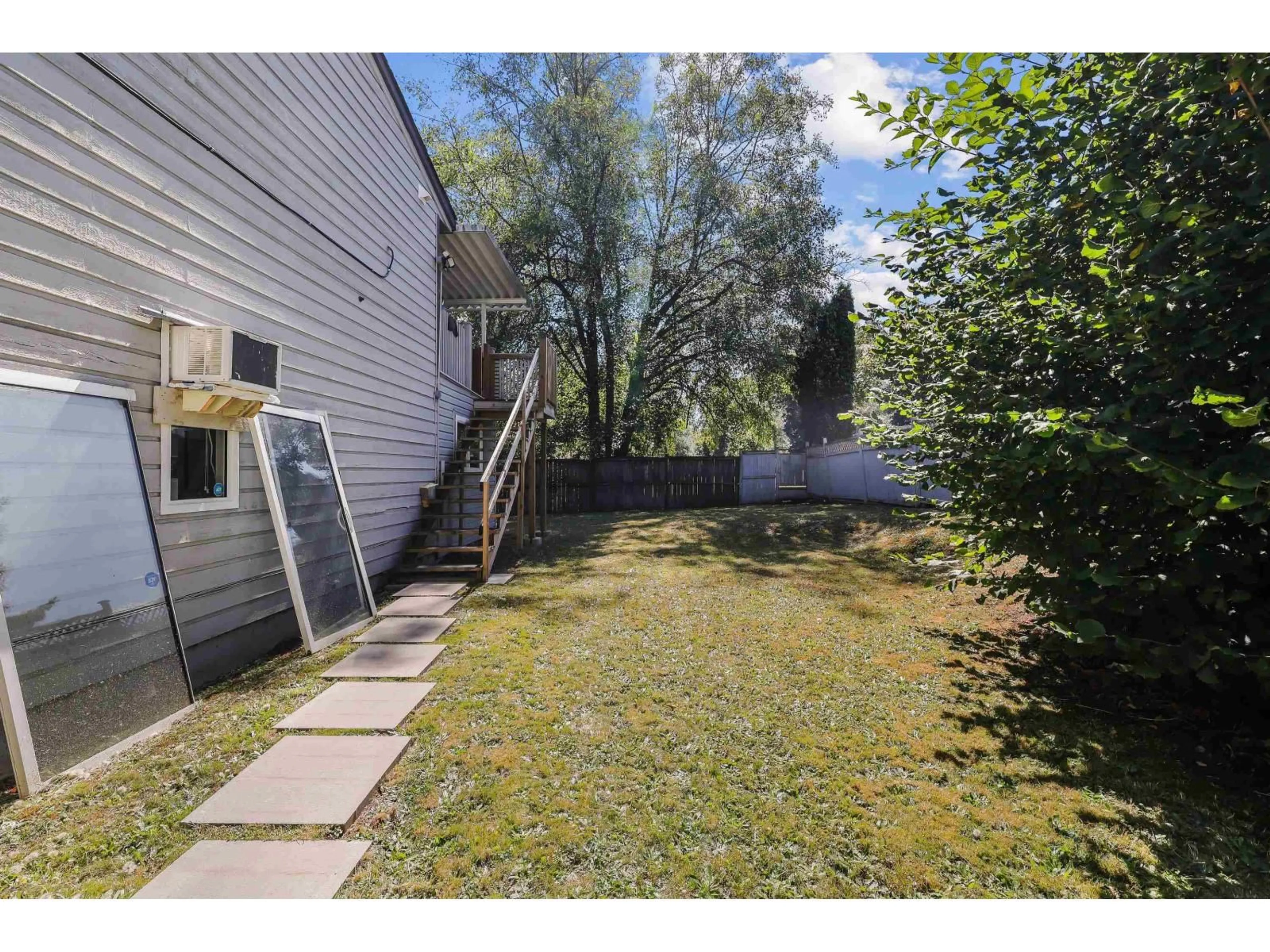 Patio, street for 13124 BALLOCH, Surrey British Columbia V3V6Y3