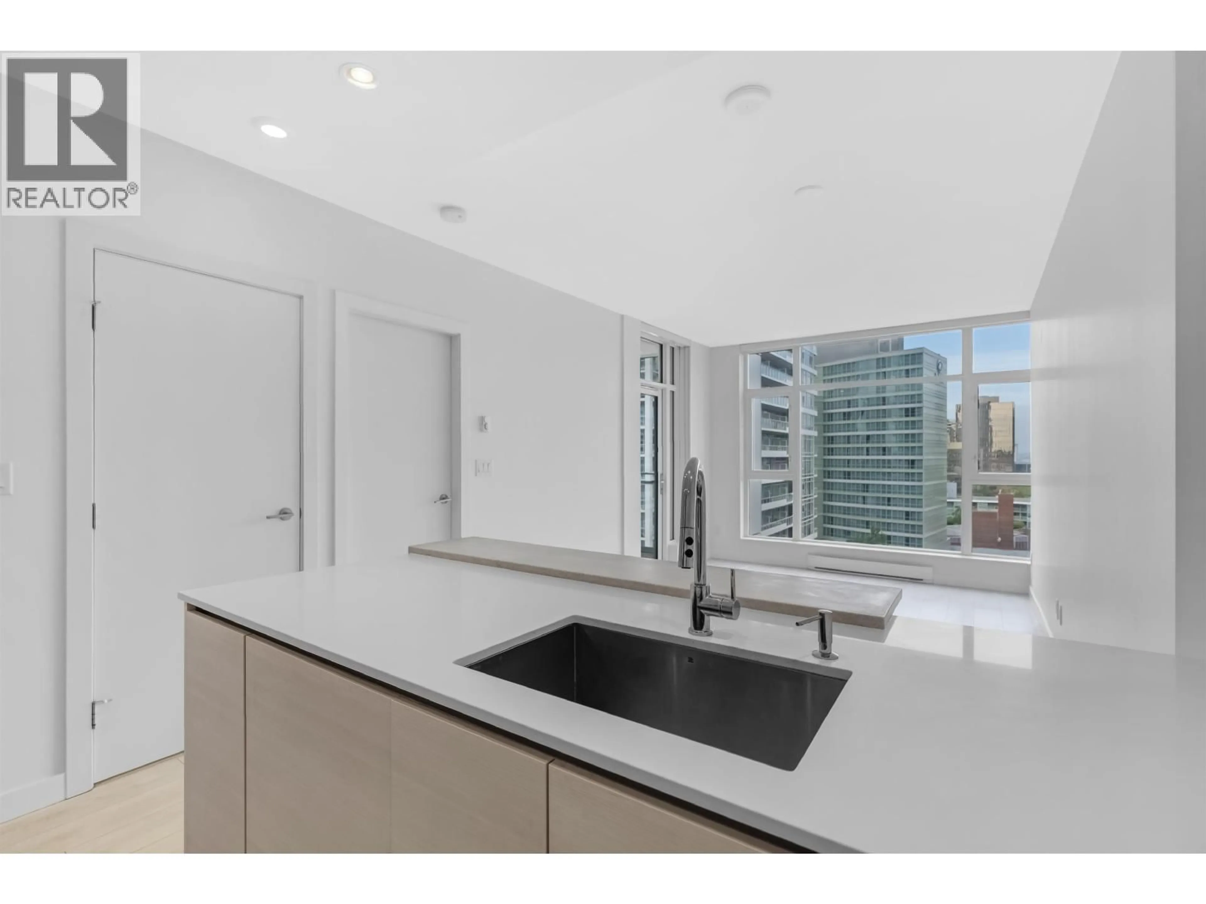 Standard kitchen, unknown for 1007 - 4670 ASSEMBLY WAY, Burnaby British Columbia V5H0H3