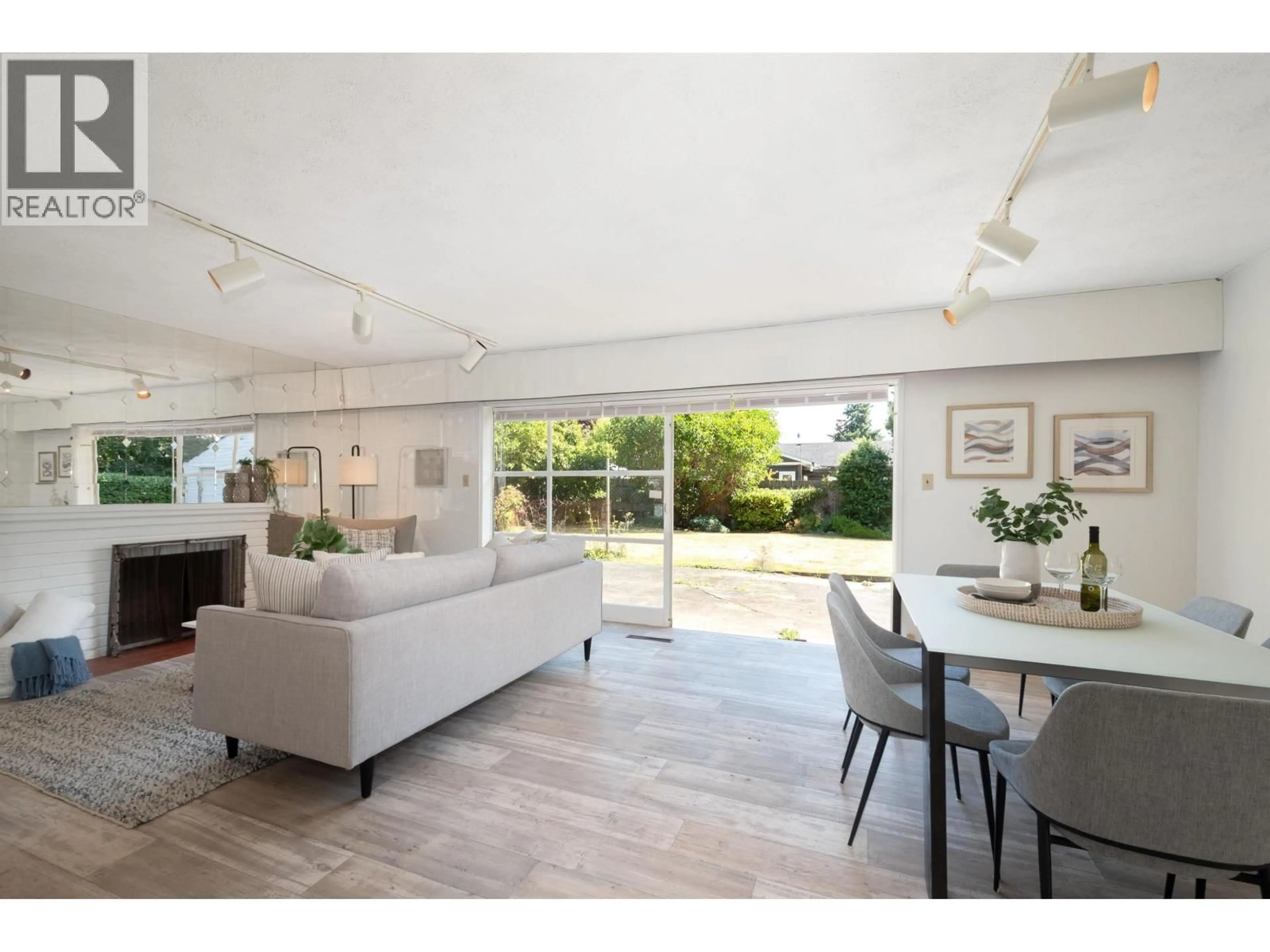 Unknown for 1150 SILVERWOOD CRESCENT, North Vancouver British Columbia V7P1J1