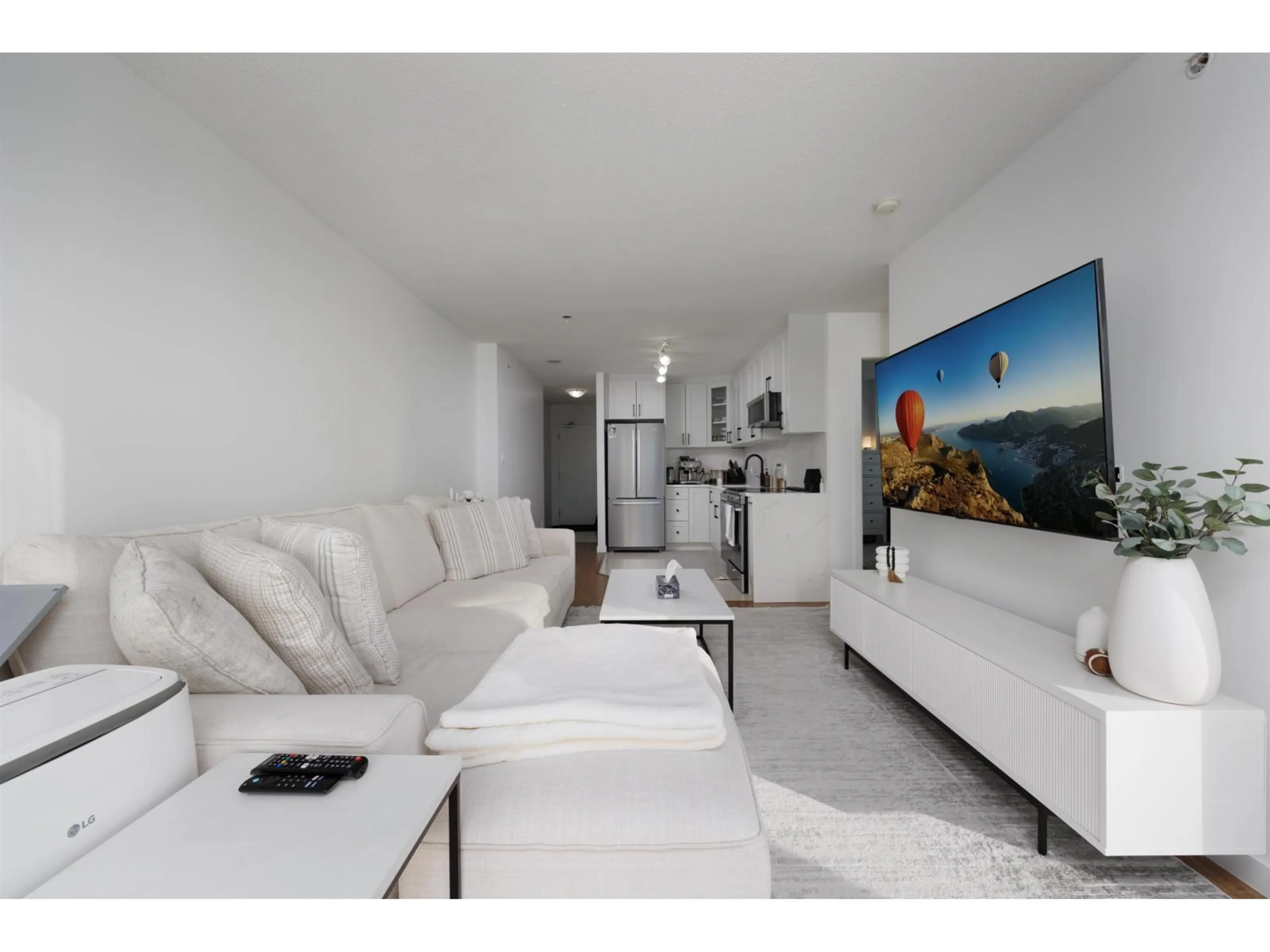 Living room with furniture, unknown for 2207 - 13618 100, Surrey British Columbia V3T0A8