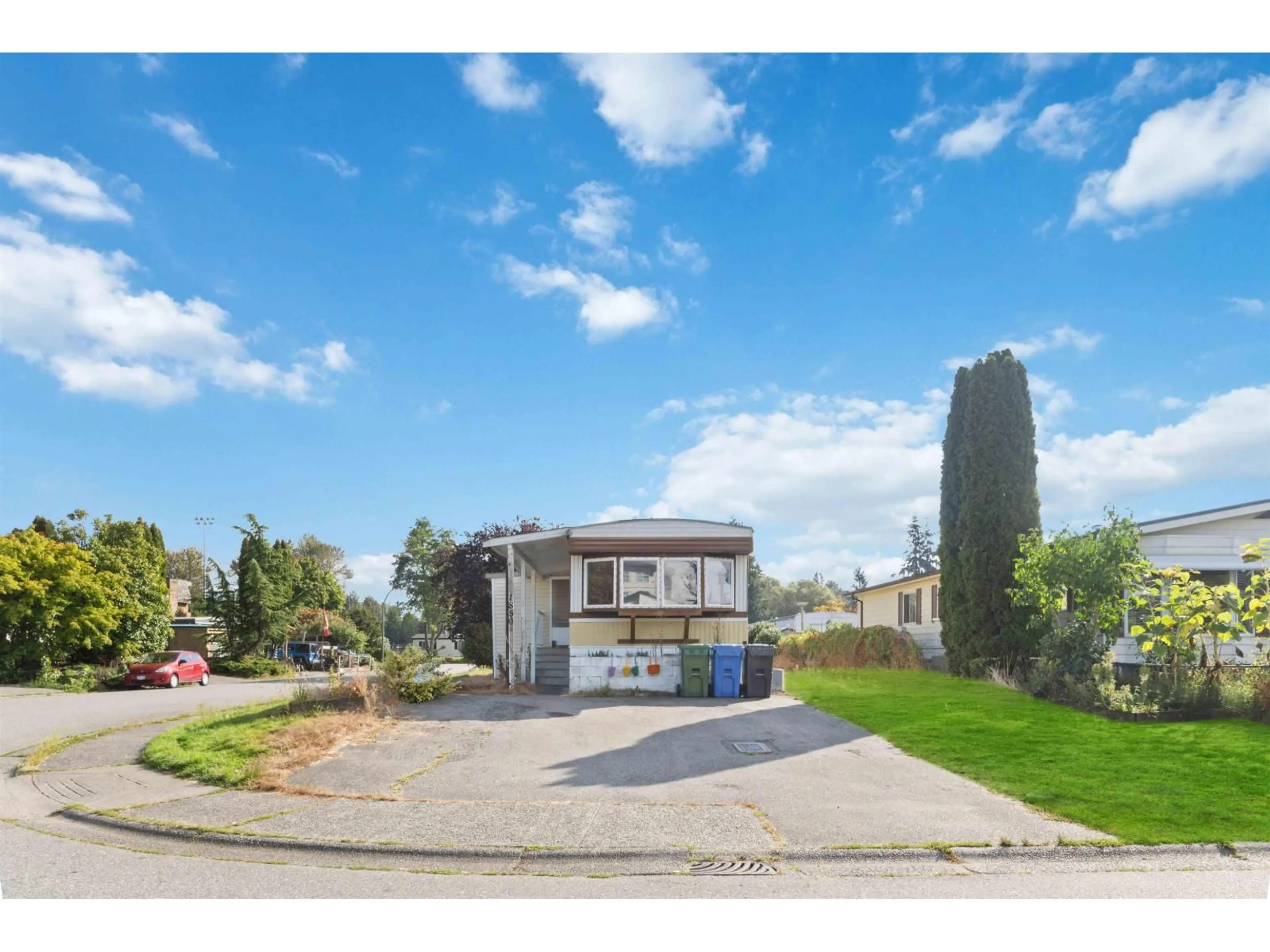 A pic from outside/outdoor area/front of a property/back of a property/a pic from drone, street for 1850 SHORE, Abbotsford British Columbia V2S6B5