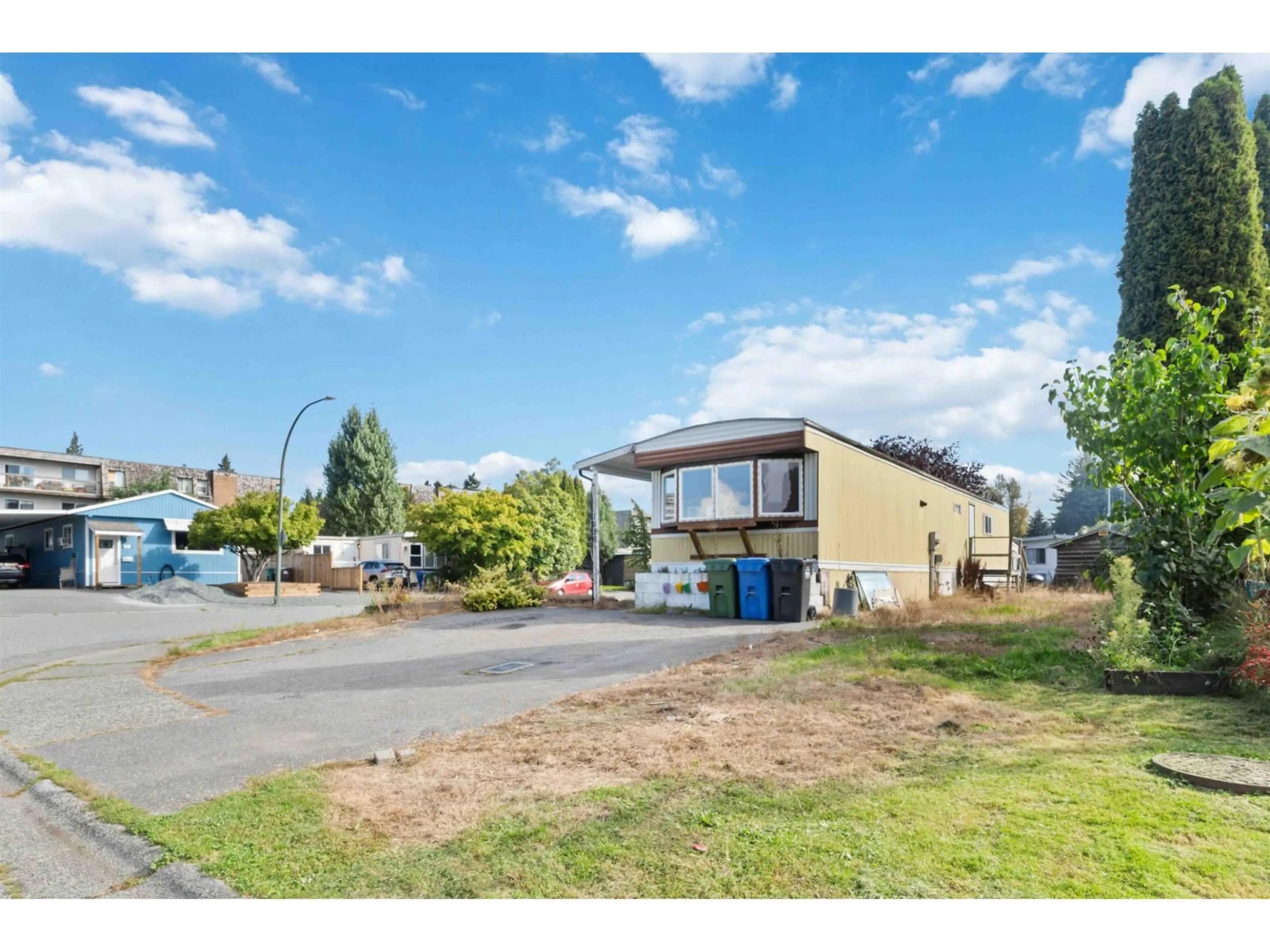 A pic from outside/outdoor area/front of a property/back of a property/a pic from drone, street for 1850 SHORE, Abbotsford British Columbia V2S6B5