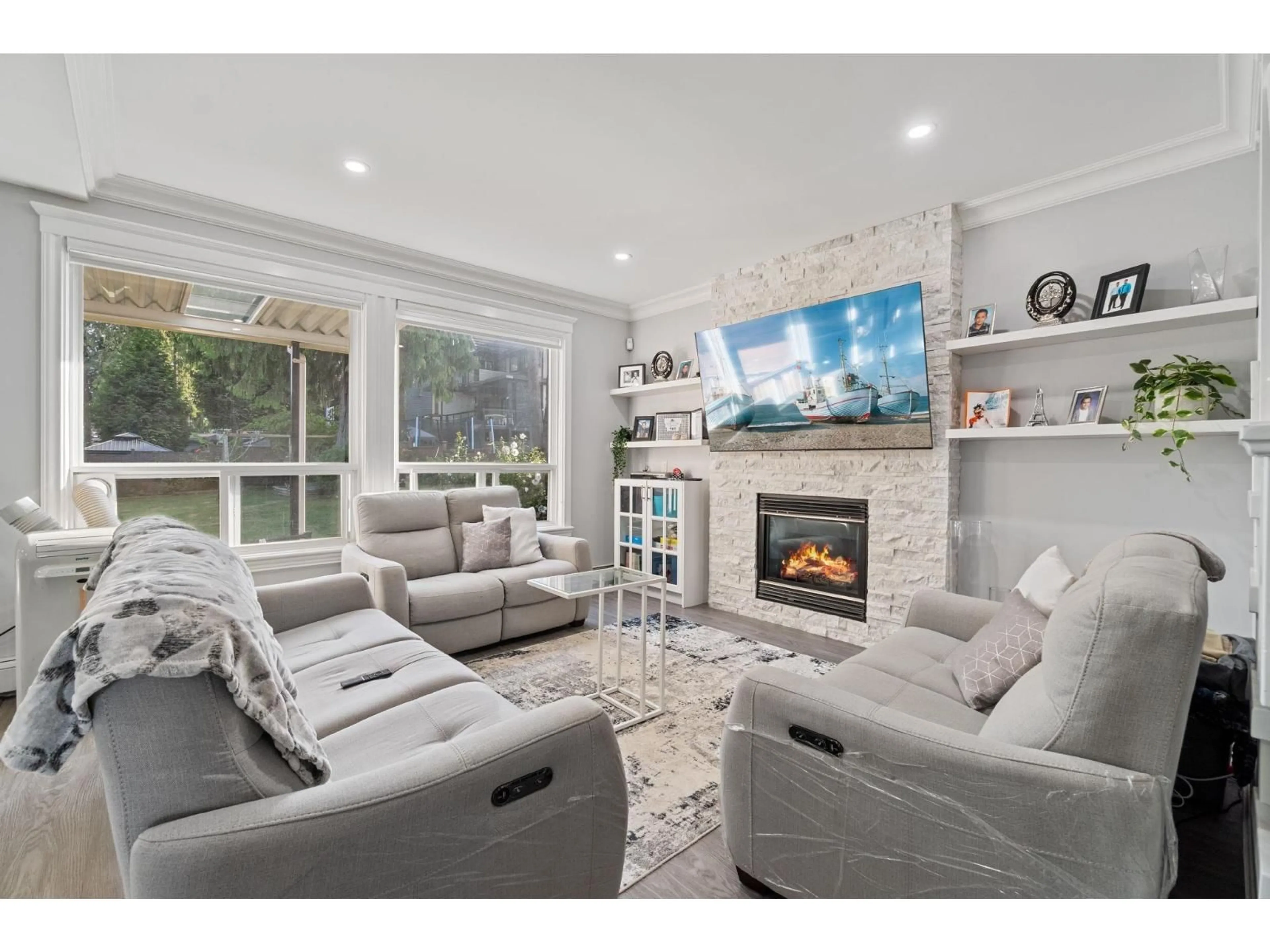 Living room with furniture, unknown for 14788 74, Surrey British Columbia V3S8Y8