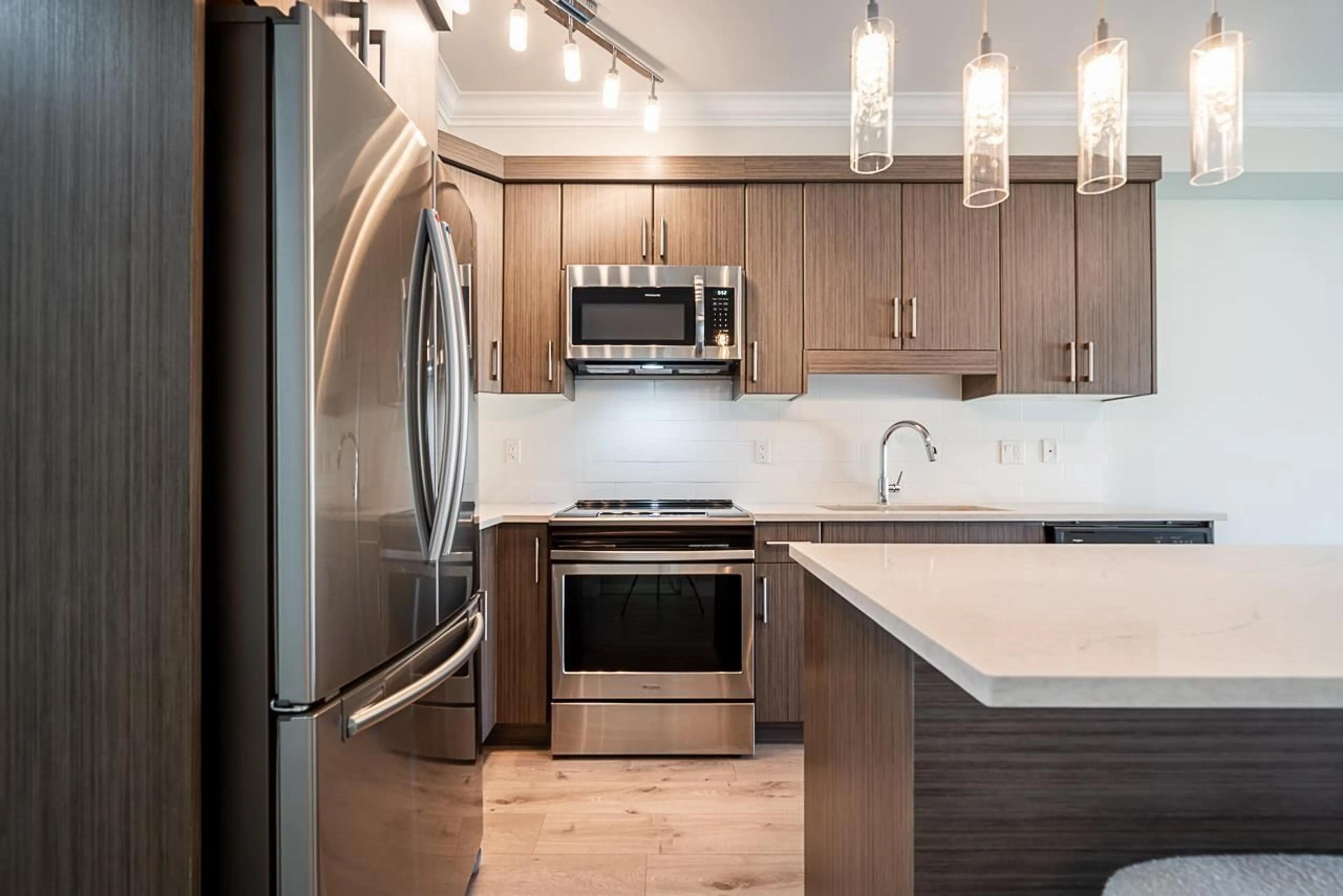 Contemporary kitchen, unknown for 309 - 13799 101, Surrey British Columbia V3T0N9