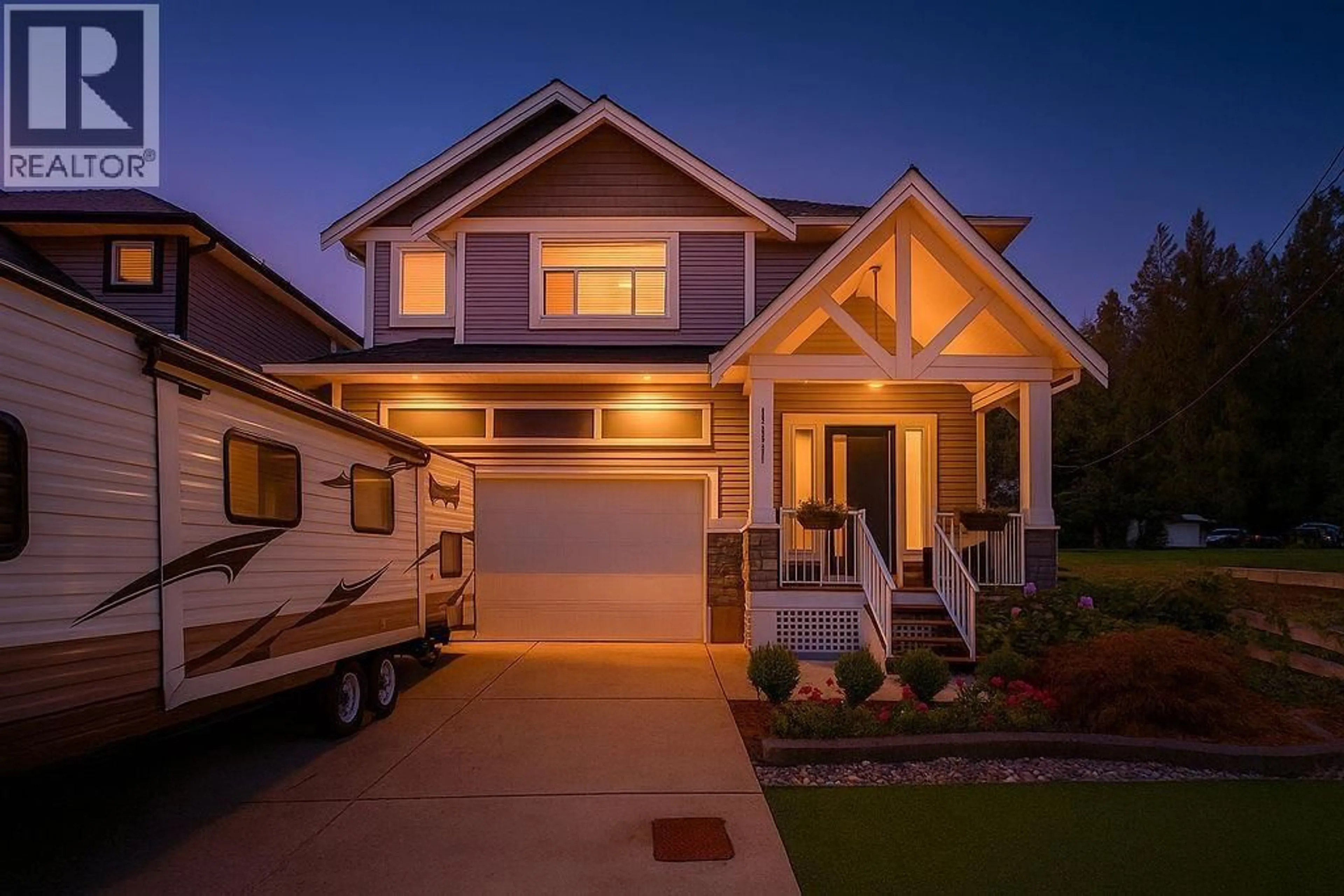Home with vinyl exterior material, street for 11241 243 STREET, Maple Ridge British Columbia V2W1H5