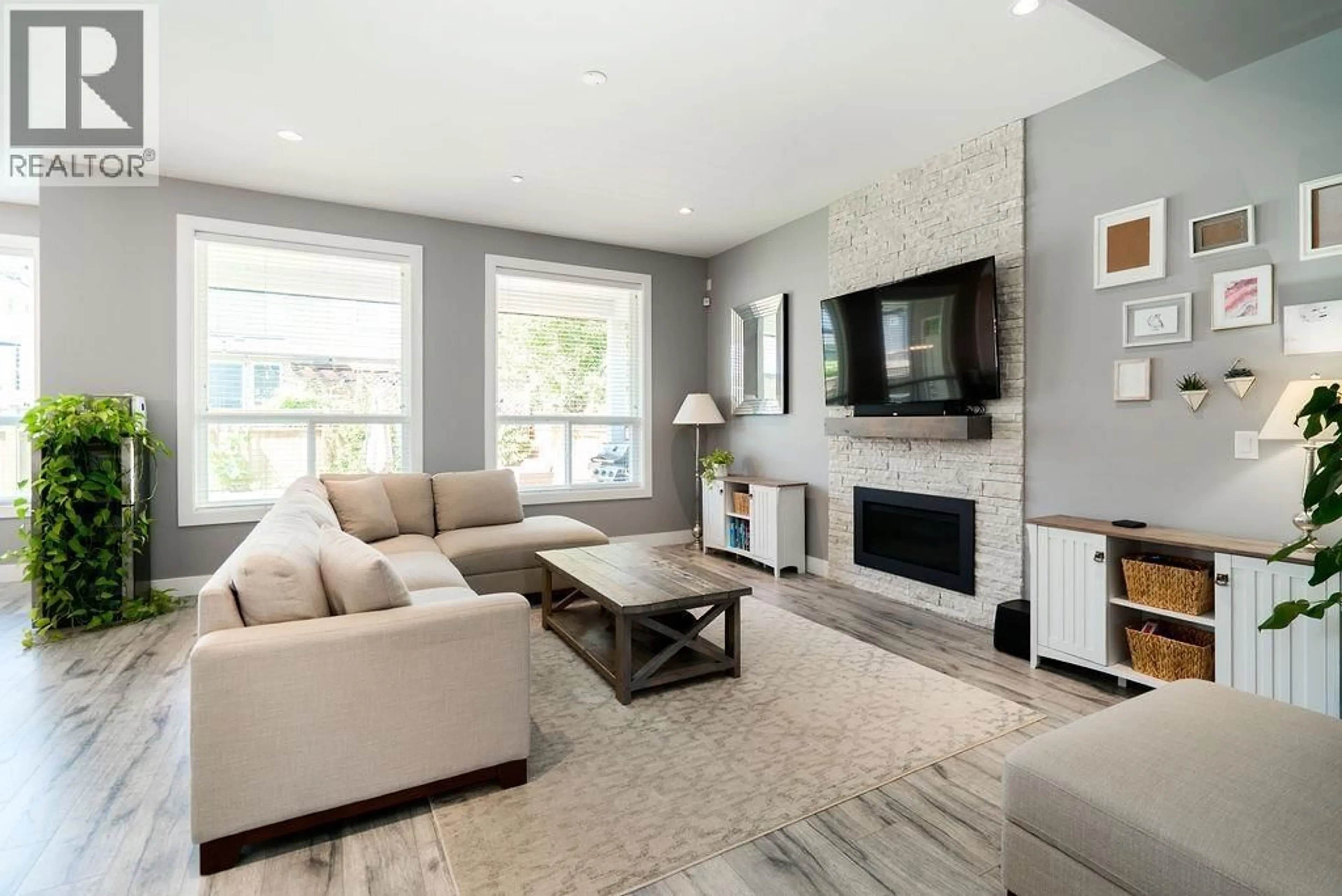 Living room with furniture, unknown for 11241 243 STREET, Maple Ridge British Columbia V2W1H5