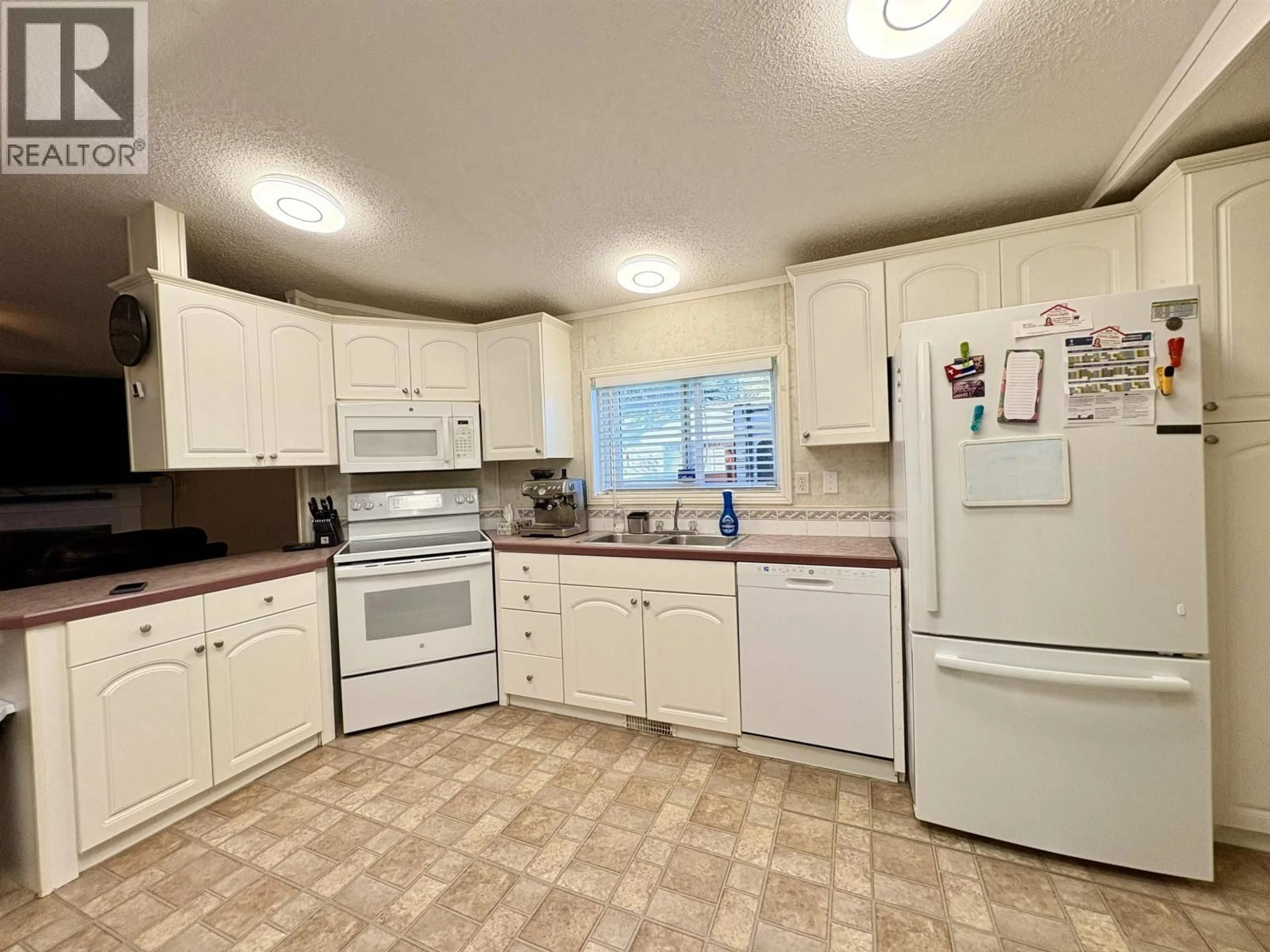Standard kitchen, ceramic/tile floor for 2989 THEE PLACE, Prince George British Columbia V2K5B8