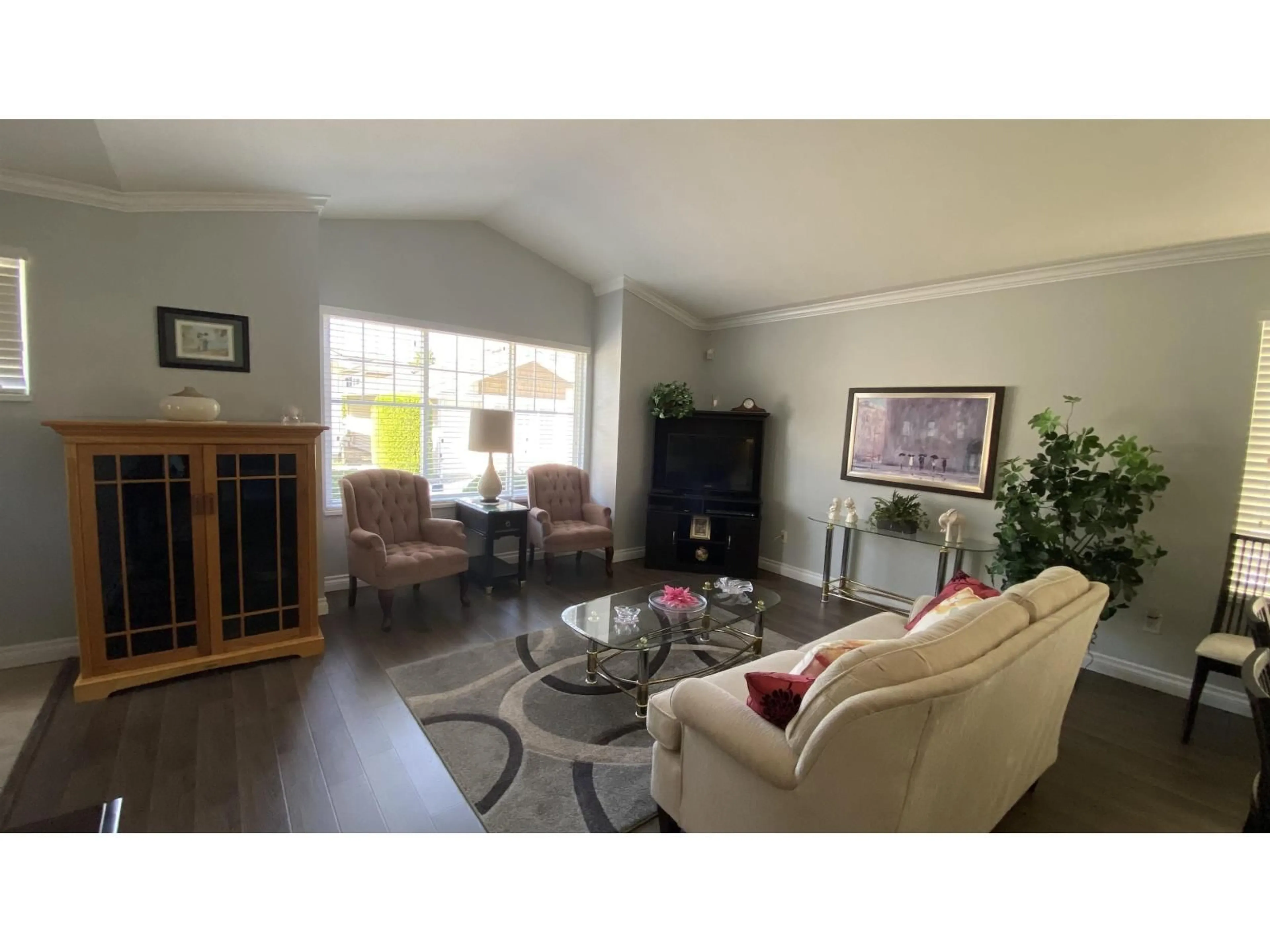 Living room with furniture, wood/laminate floor for 26 - 6885 184, Surrey British Columbia V3S9G1
