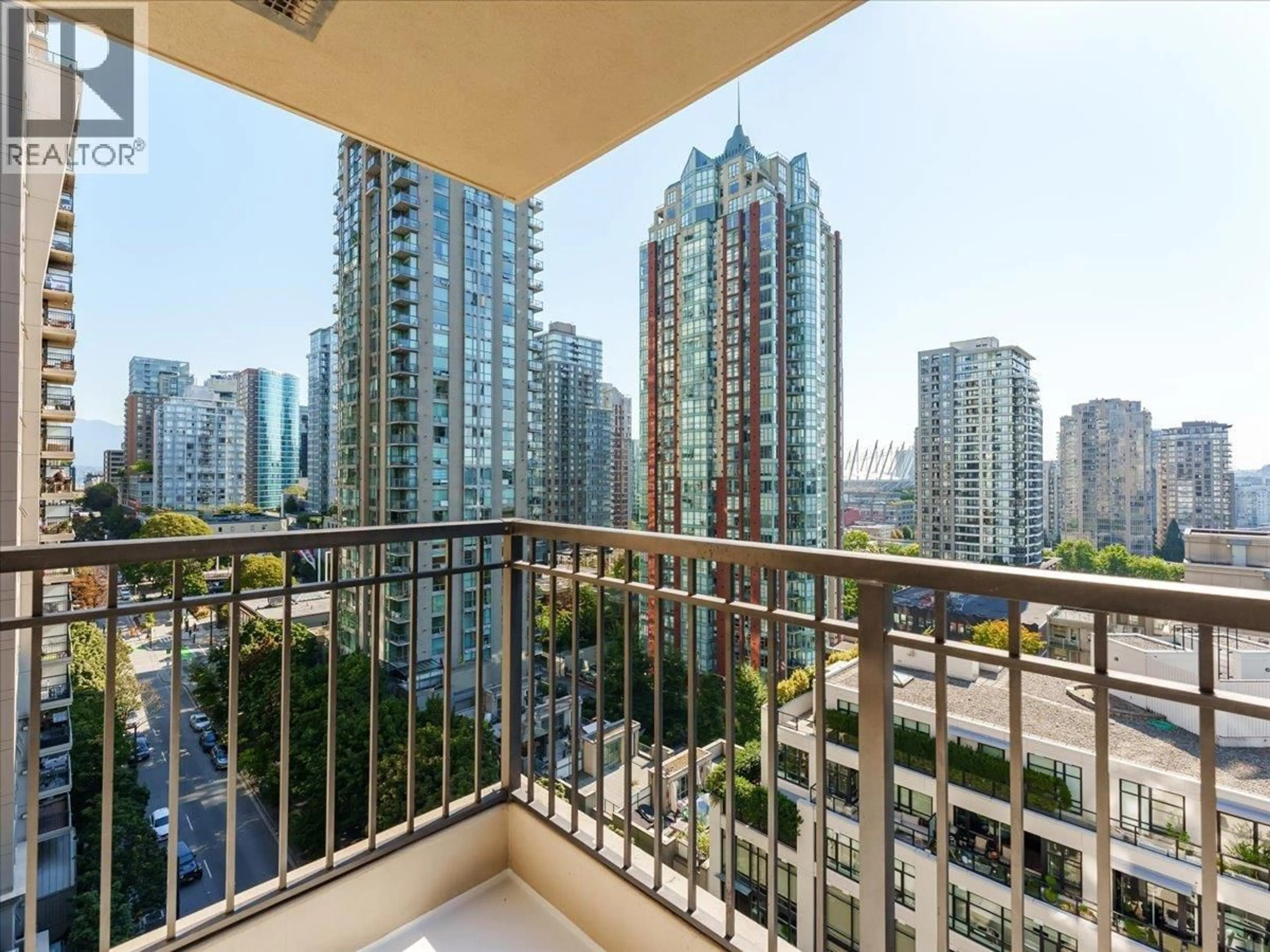 Balcony in the apartment, city buildings view from balcony for 1406 - 989 RICHARDS STREET, Vancouver British Columbia V6B6R6