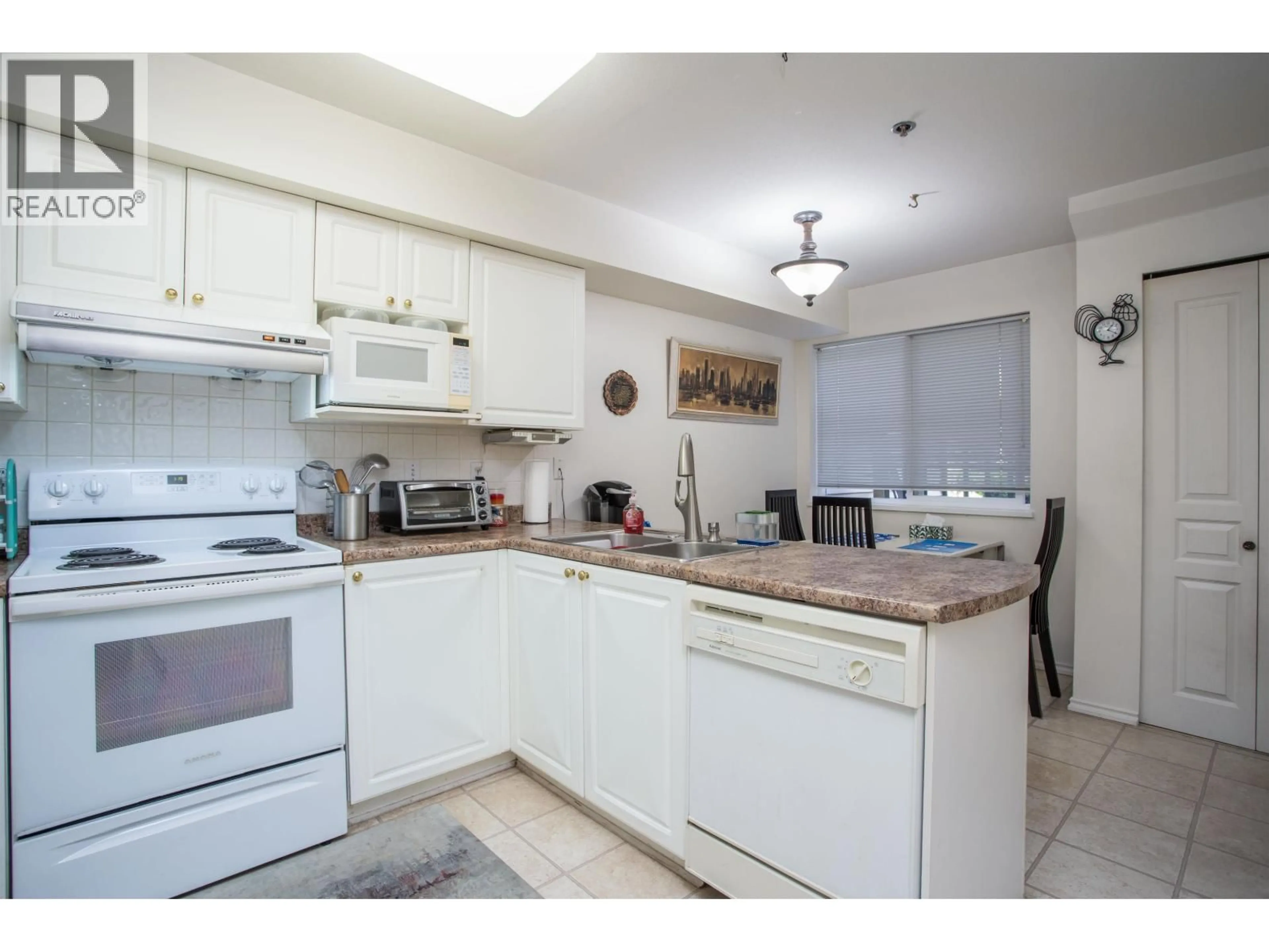 Standard kitchen, unknown for 22 - 12449 191 STREET, Pitt Meadows British Columbia V3Y2R4